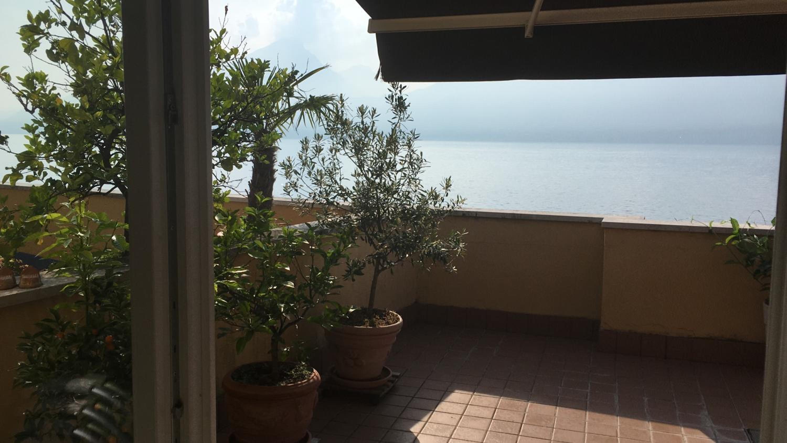 Appartamento moderno con ampia terrazza view 5