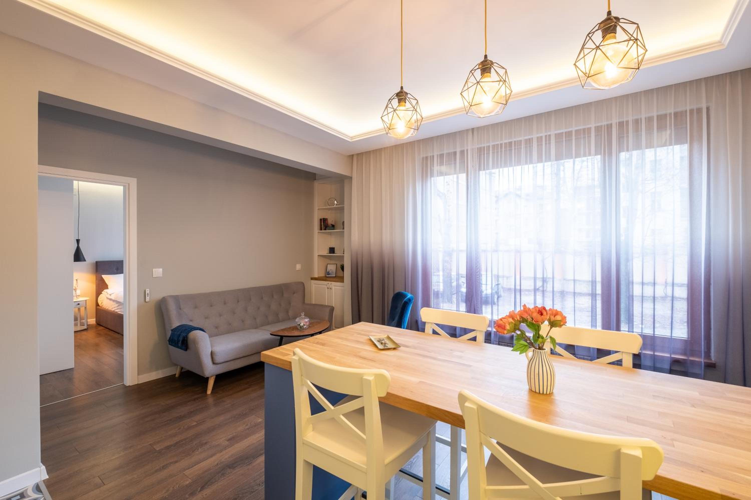 Designer & Cozy 2BD Flat with a parking in the city center by Flat Mаnager view 5
