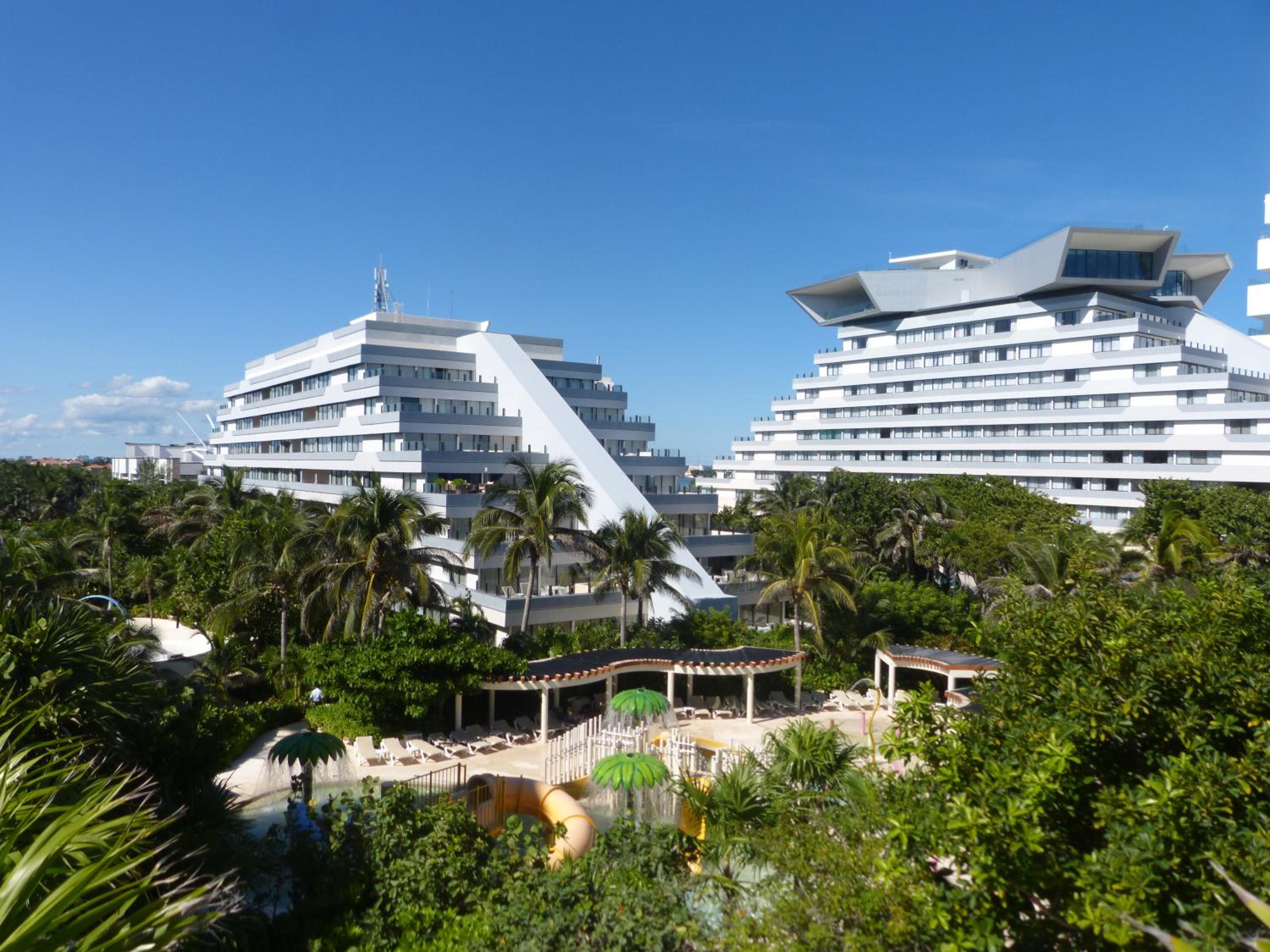 Hotel State of the Art Condos en la mejor Playa de Cancun frente a PLAZA LA ISLA - Image 1