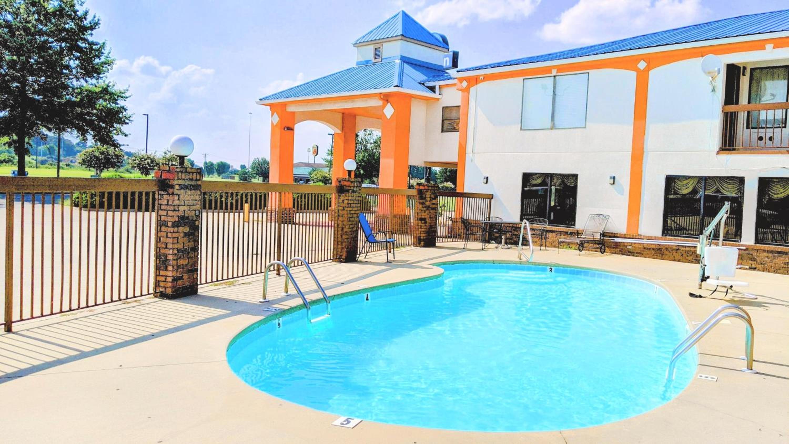 Cullman Vacations - Days Inn by Wyndham Decatur Priceville I-65 Exit 334 - Property Image 4