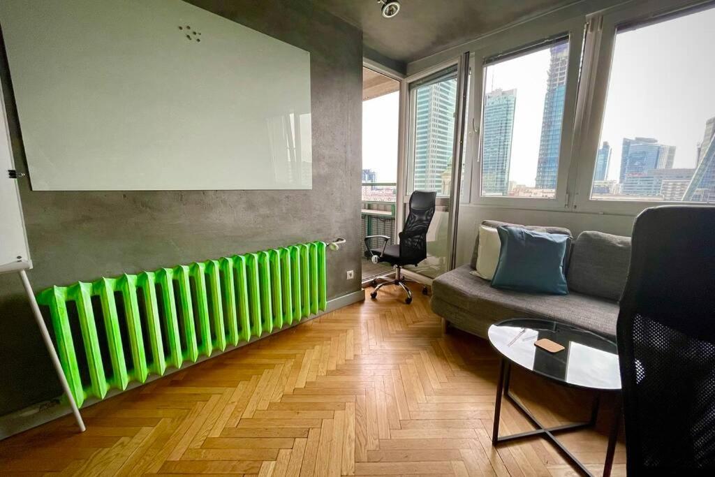 Palace 2 WiFi 600 Mbps 55' TV Netflix HBO 2xMetro Apple TV view 4