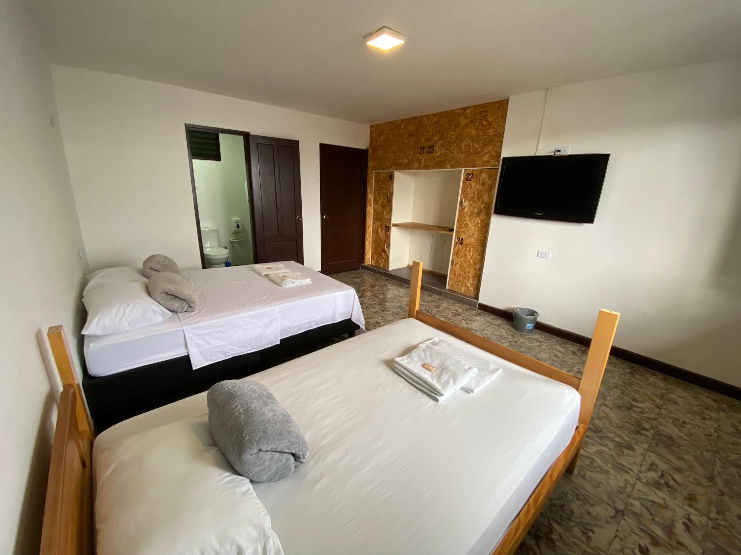 Les Balcons Hostel