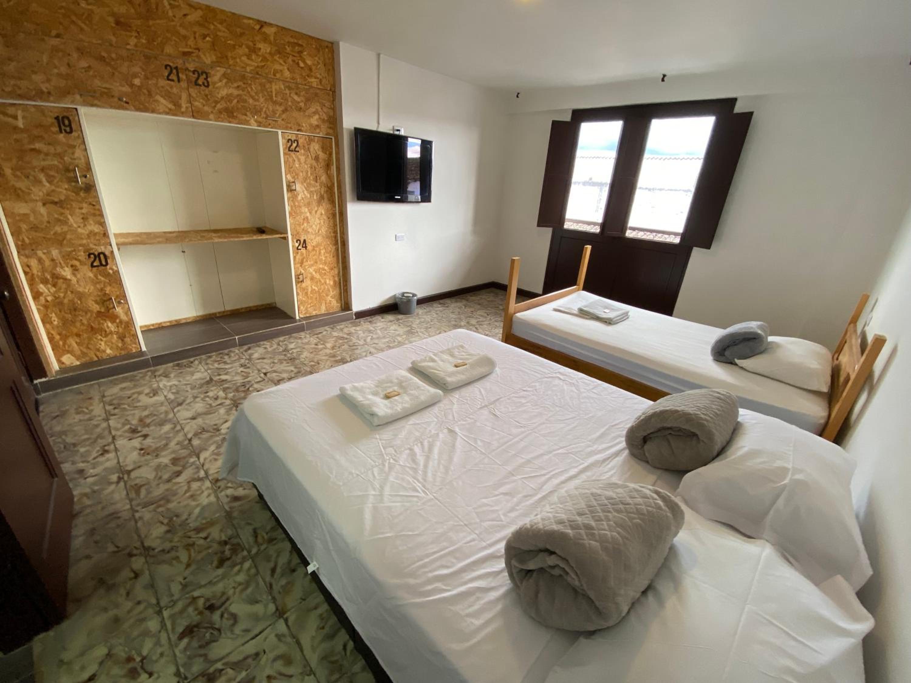 Les Balcons Hostel