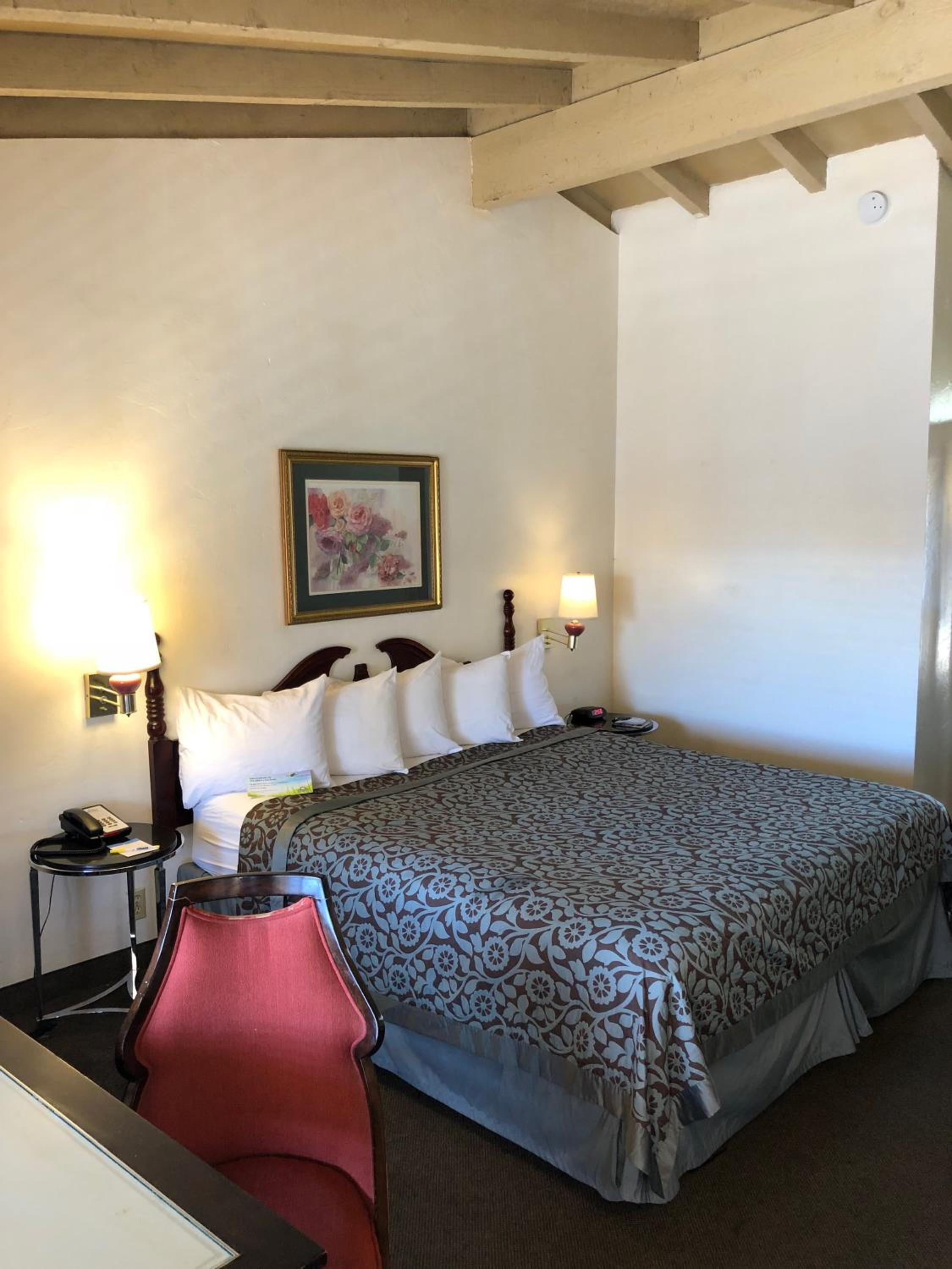 Camarillo Vacations - Days Inn by Wyndham Camarillo - Ventura - Property Image 10