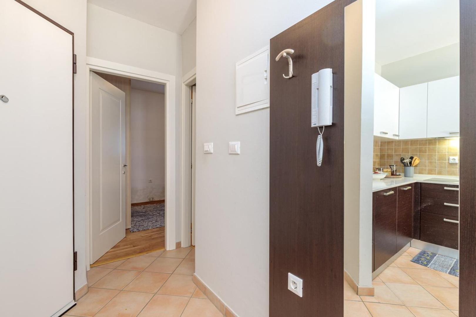 Apartment Rampin in Gedici view 4