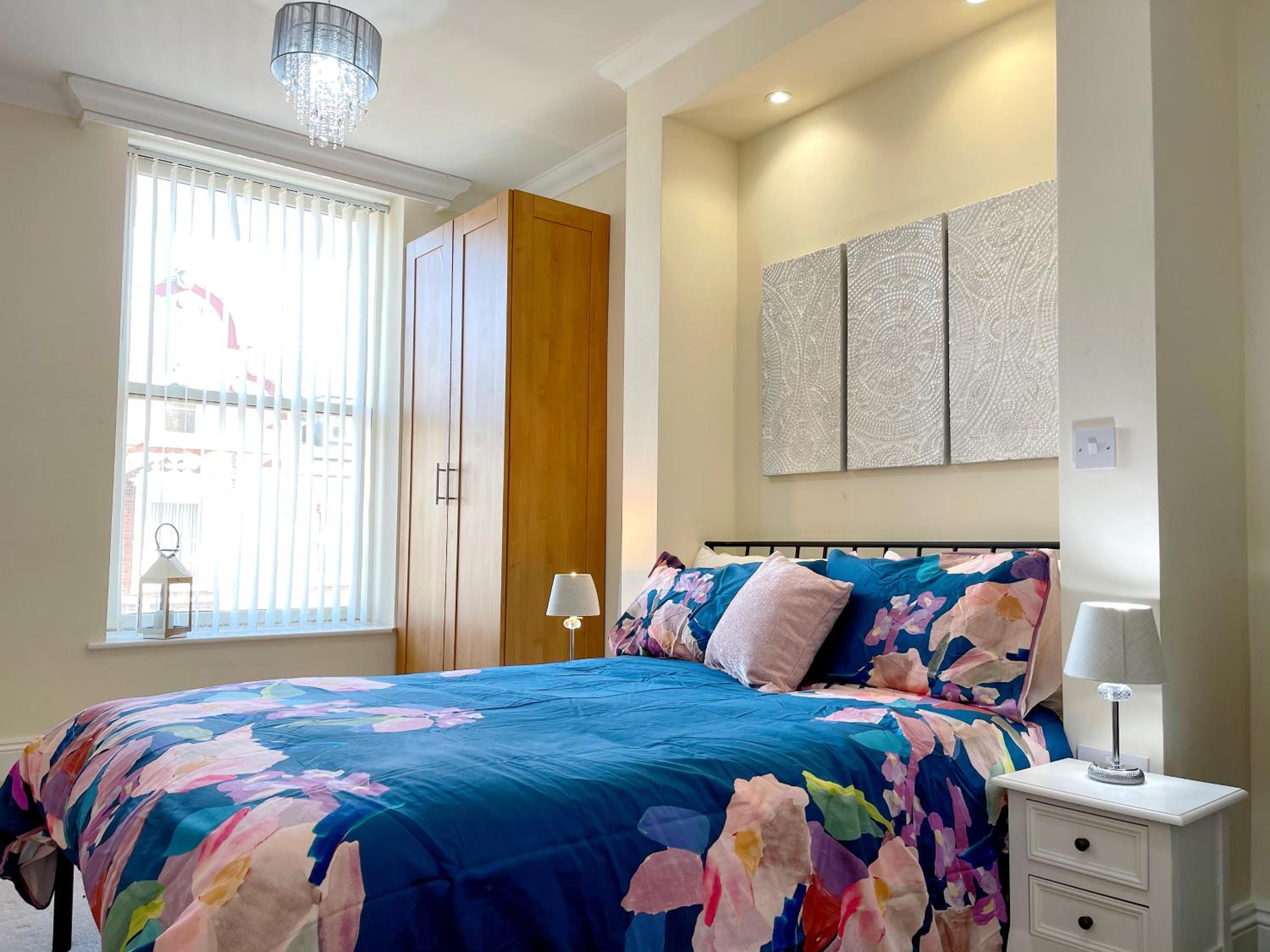 Stylish apartment with free parking, lift & views view 4