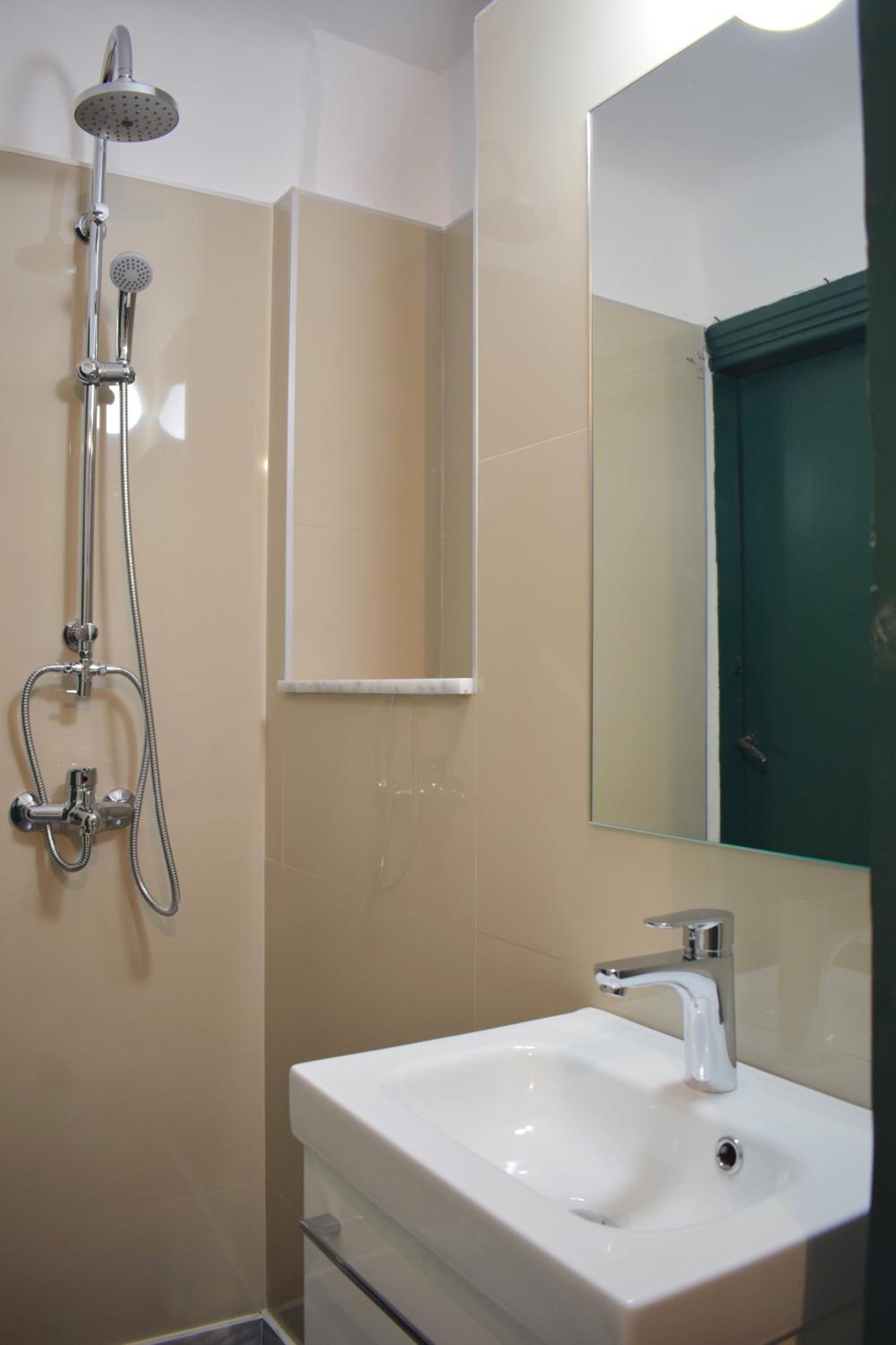 Stylish, Basement Studio with Roof Garden Access - EP9B