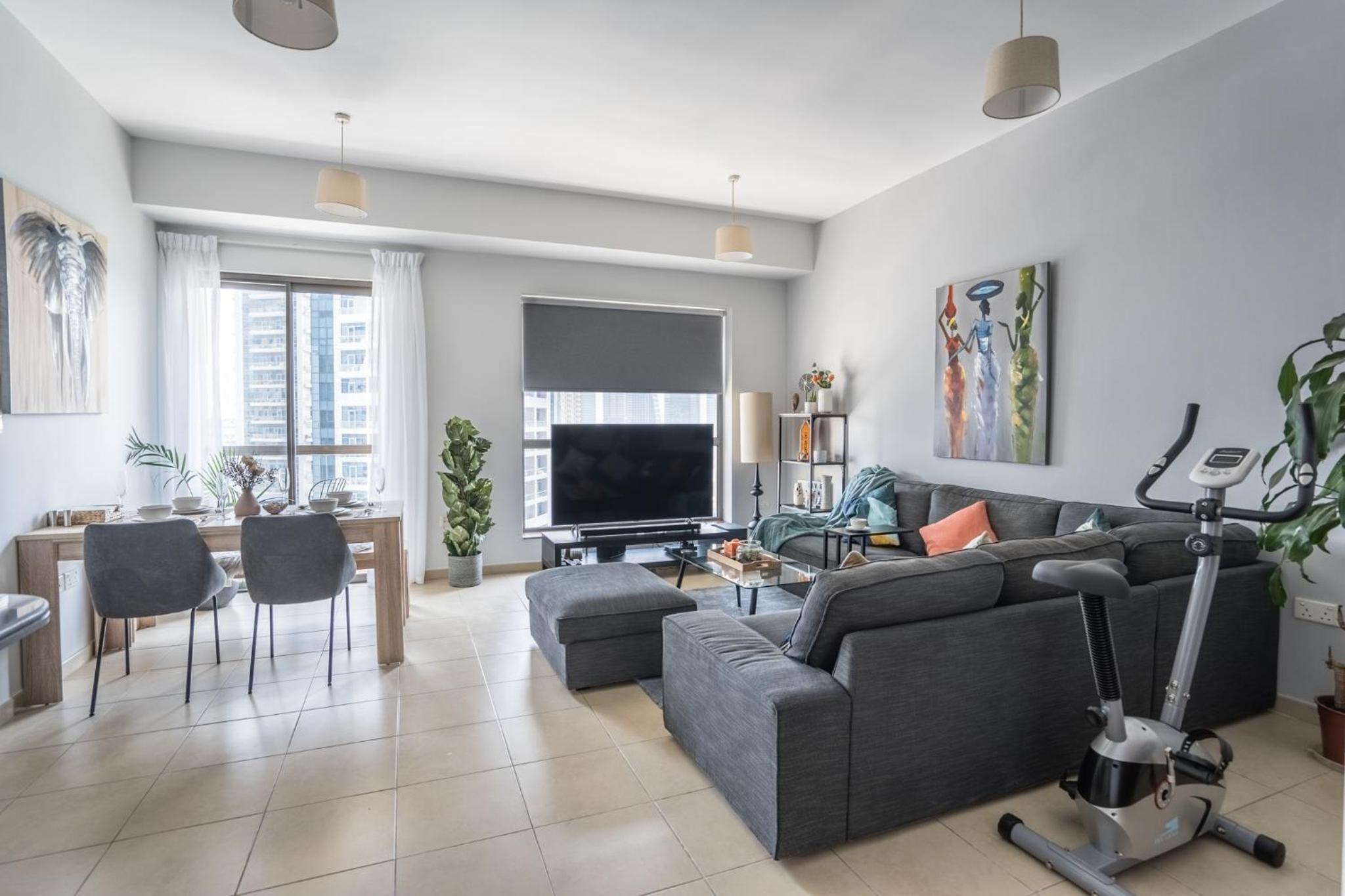 HiGuests - Artistic Waterfront Apt, Perfect for Beach Lovers