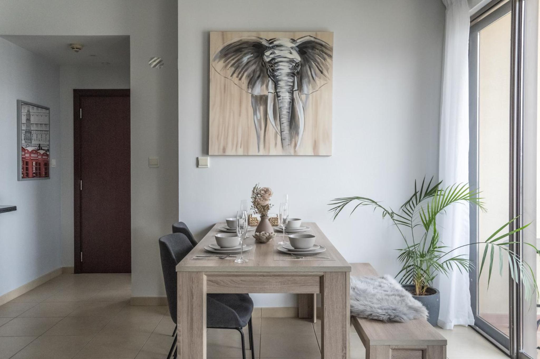 HiGuests - Artistic Waterfront Apt, Perfect for Beach Lovers