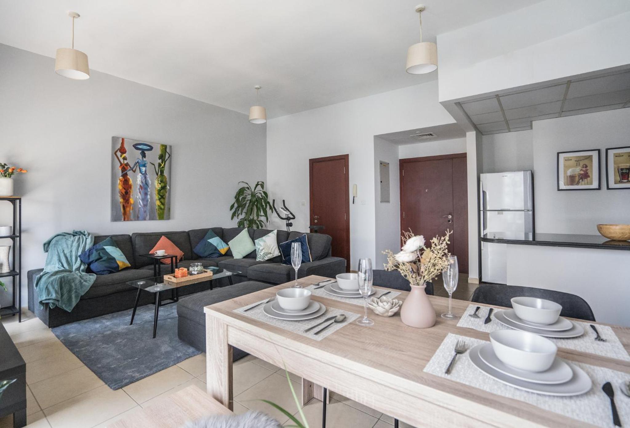 HiGuests - Artistic Waterfront Apt, Perfect for Beach Lovers
