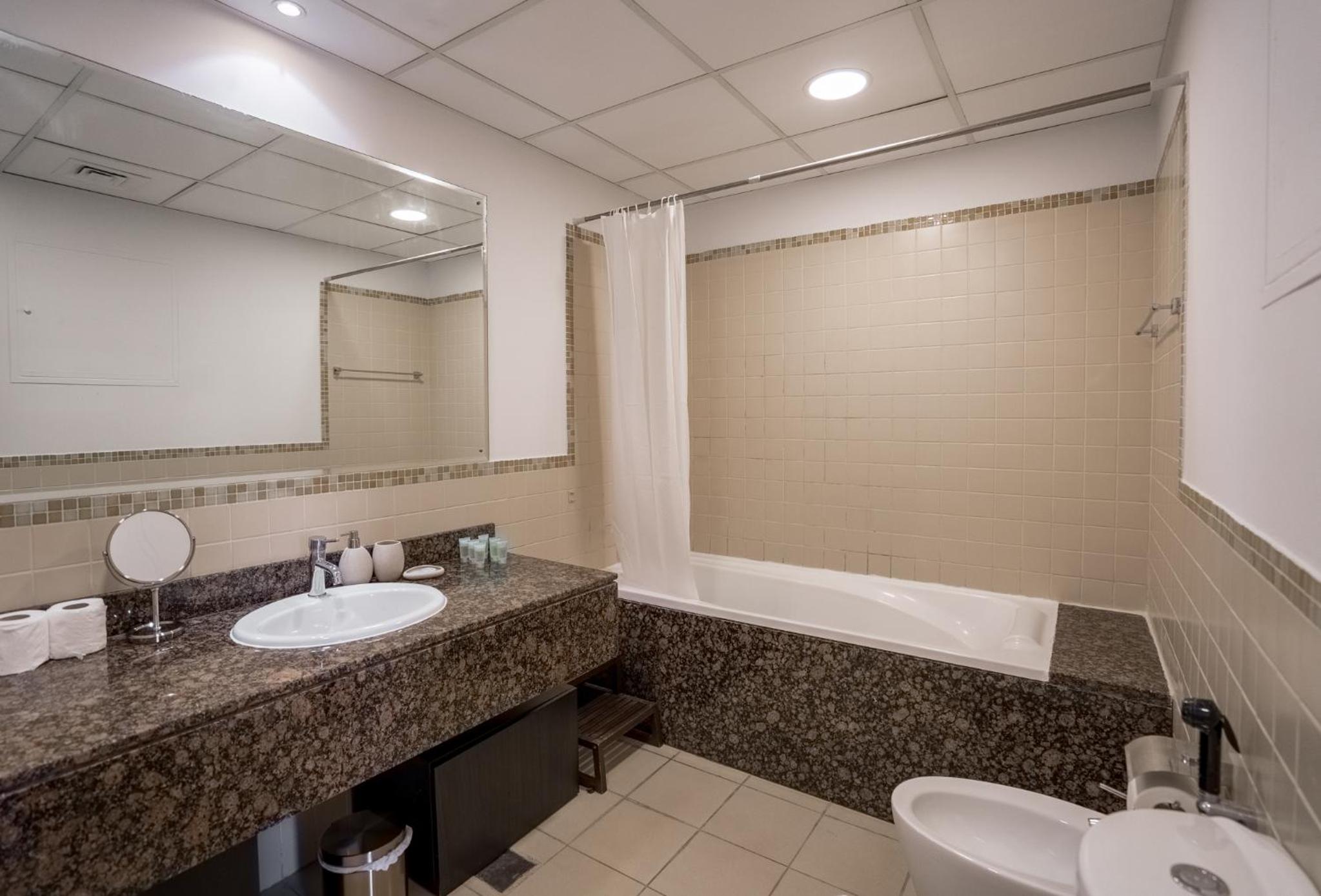 HiGuests - Artistic Waterfront Apt, Perfect for Beach Lovers