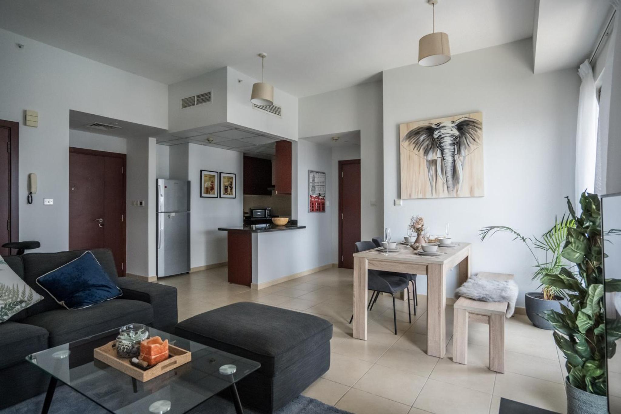 HiGuests - Artistic Waterfront Apt, Perfect for Beach Lovers