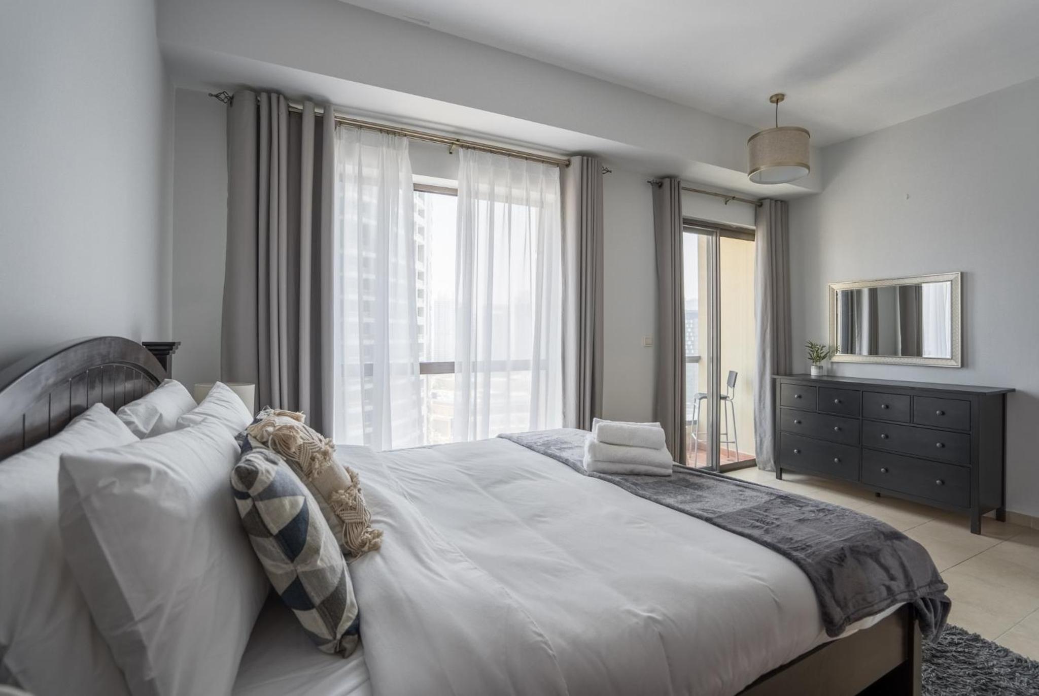 HiGuests - Artistic Waterfront Apt, Perfect for Beach Lovers