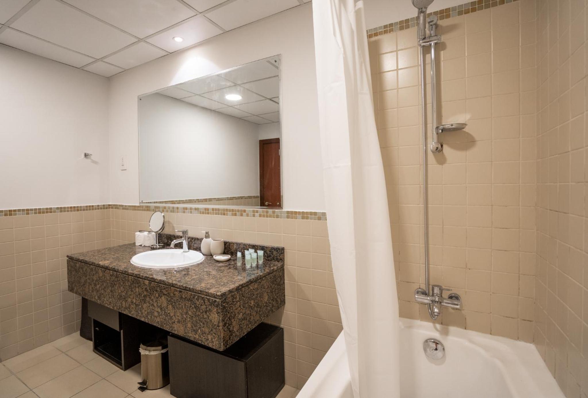 HiGuests - Artistic Waterfront Apt, Perfect for Beach Lovers