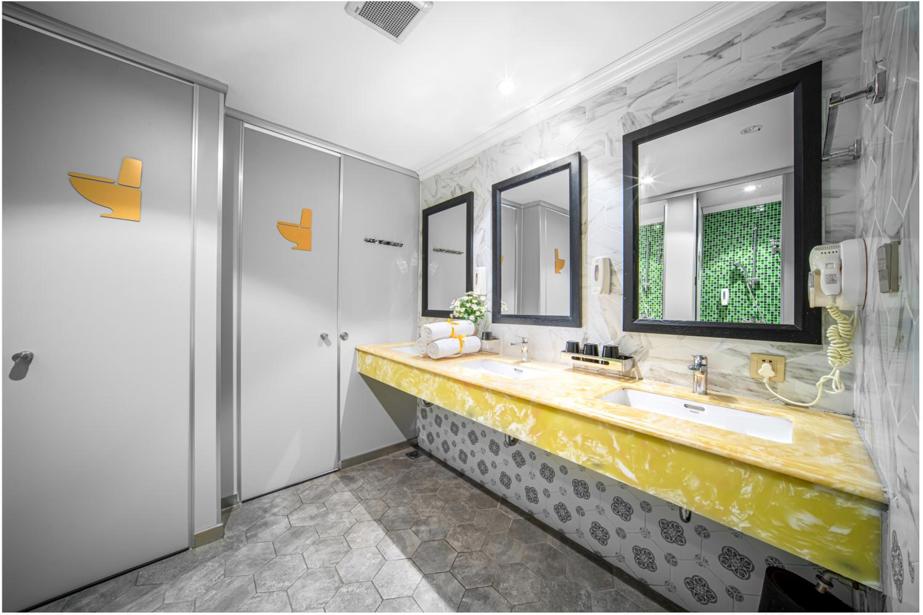 Little Charm Hanoi Hostel