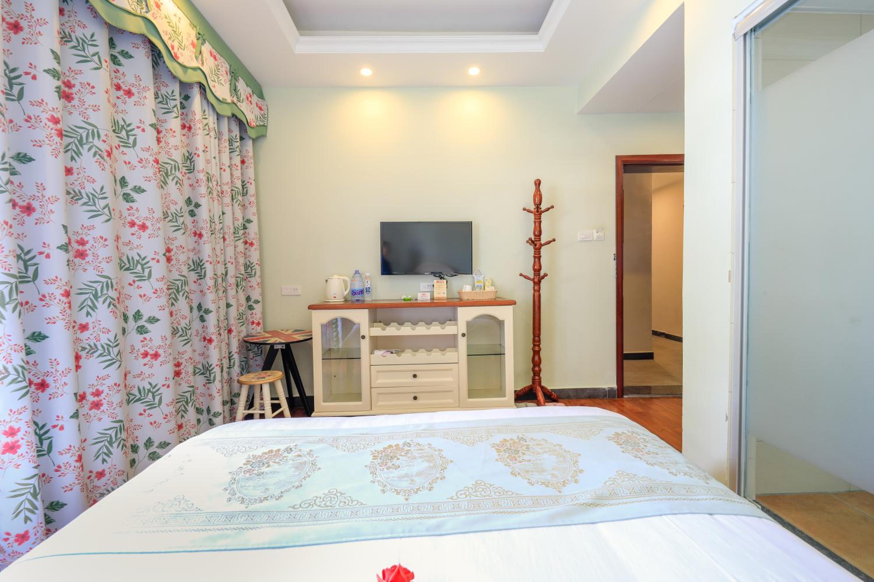 Junshe Boutique Guest House-Complementary pick up servie for a 3-night stay in a deluxe room