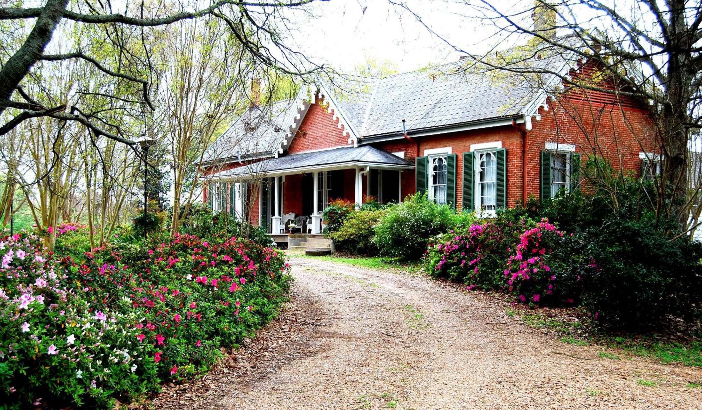 Natchez Vacations - Glenfield Plantation Historic Antebellum Bed and Breakfast - Property Image 1