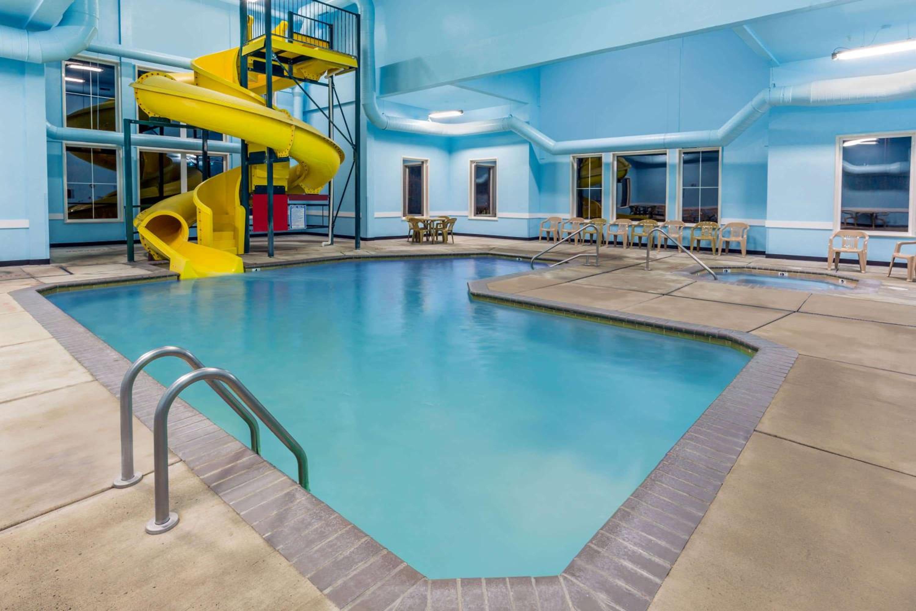 Super 8 by Wyndham Central Pt Medford - Property Image 27