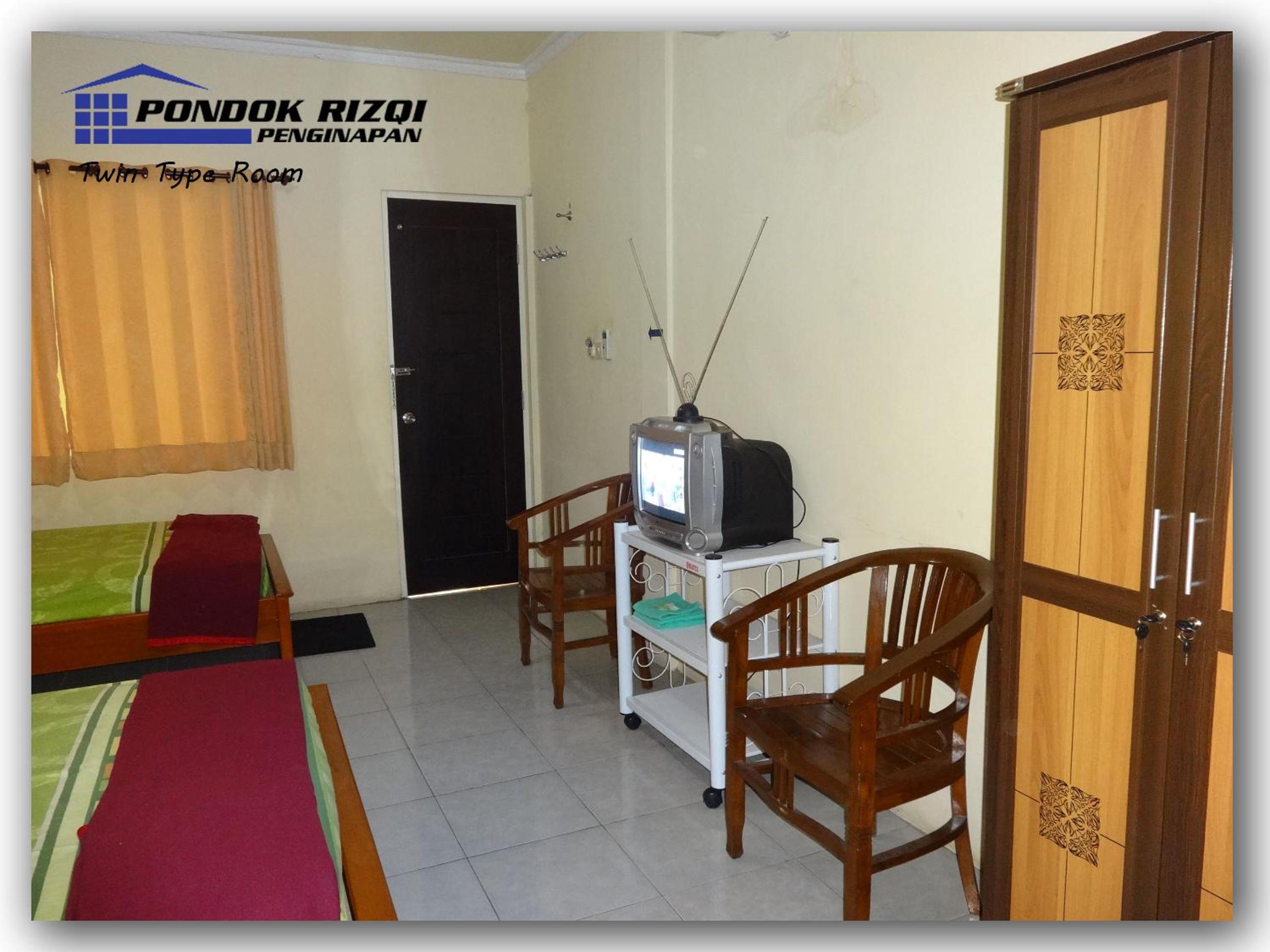 RedDoorz Syariah near T1 Juanda Airport 2