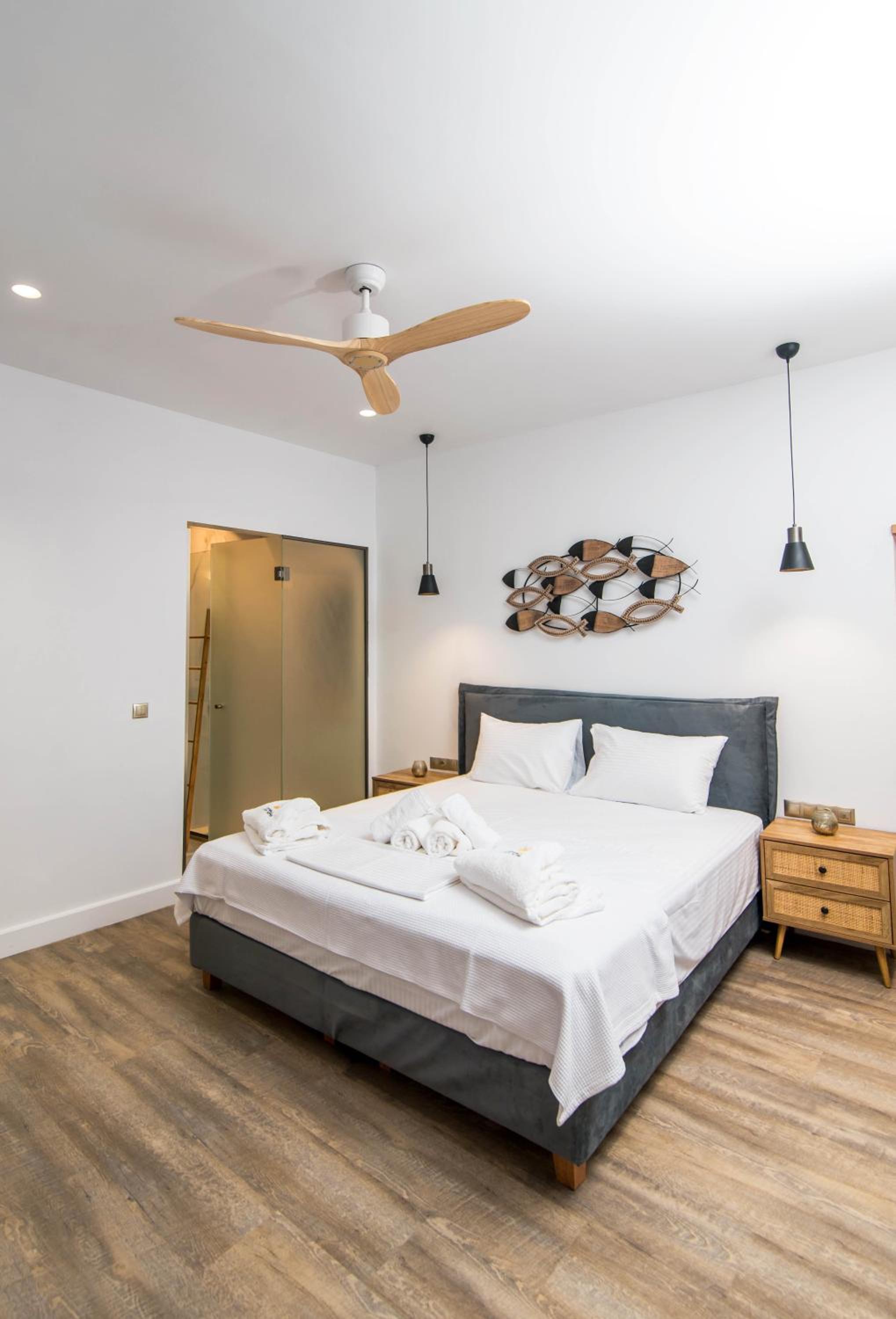 Curcumelli Luxury Suites - Portoni 2 view 5