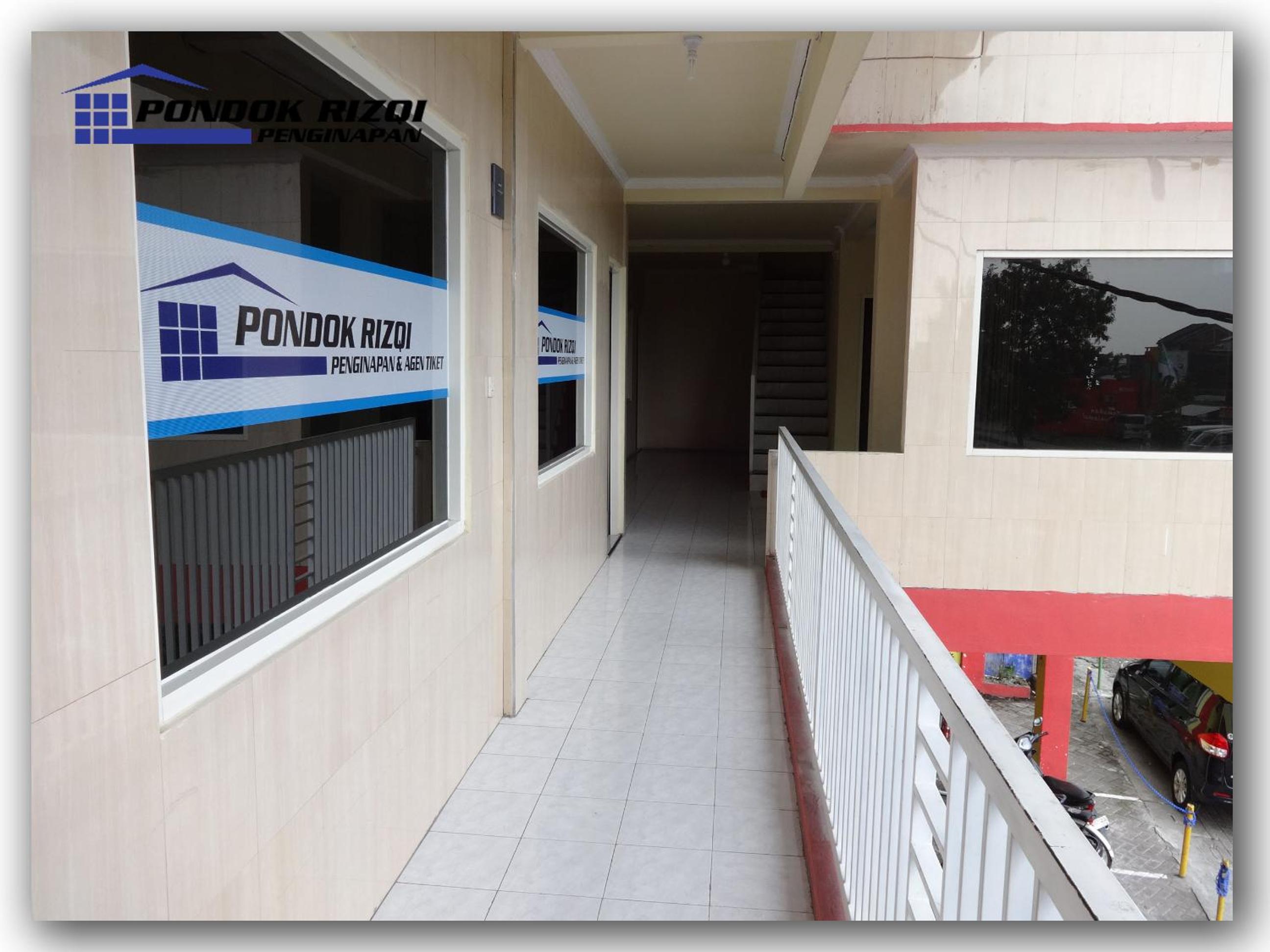RedDoorz Syariah near T1 Juanda Airport 2