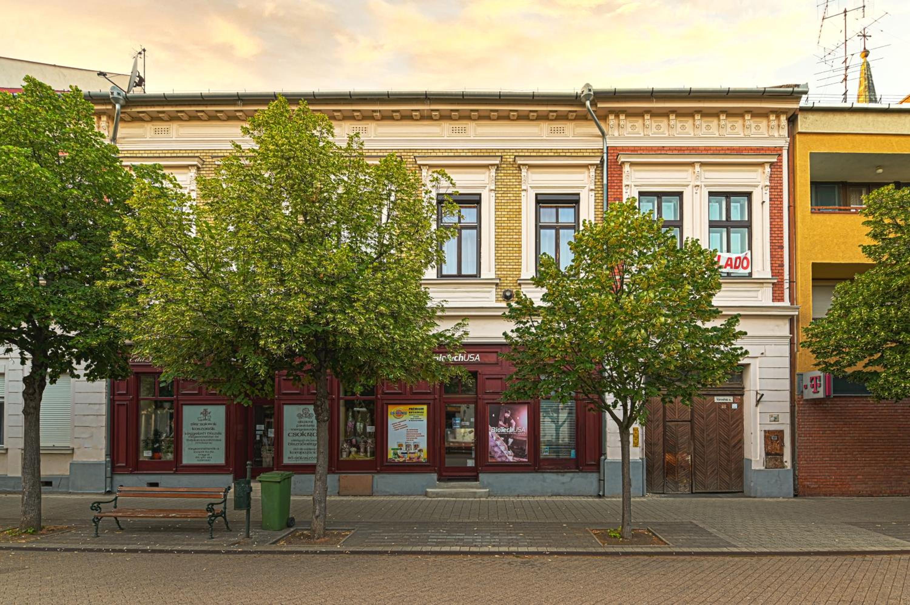 Világóra Apartman