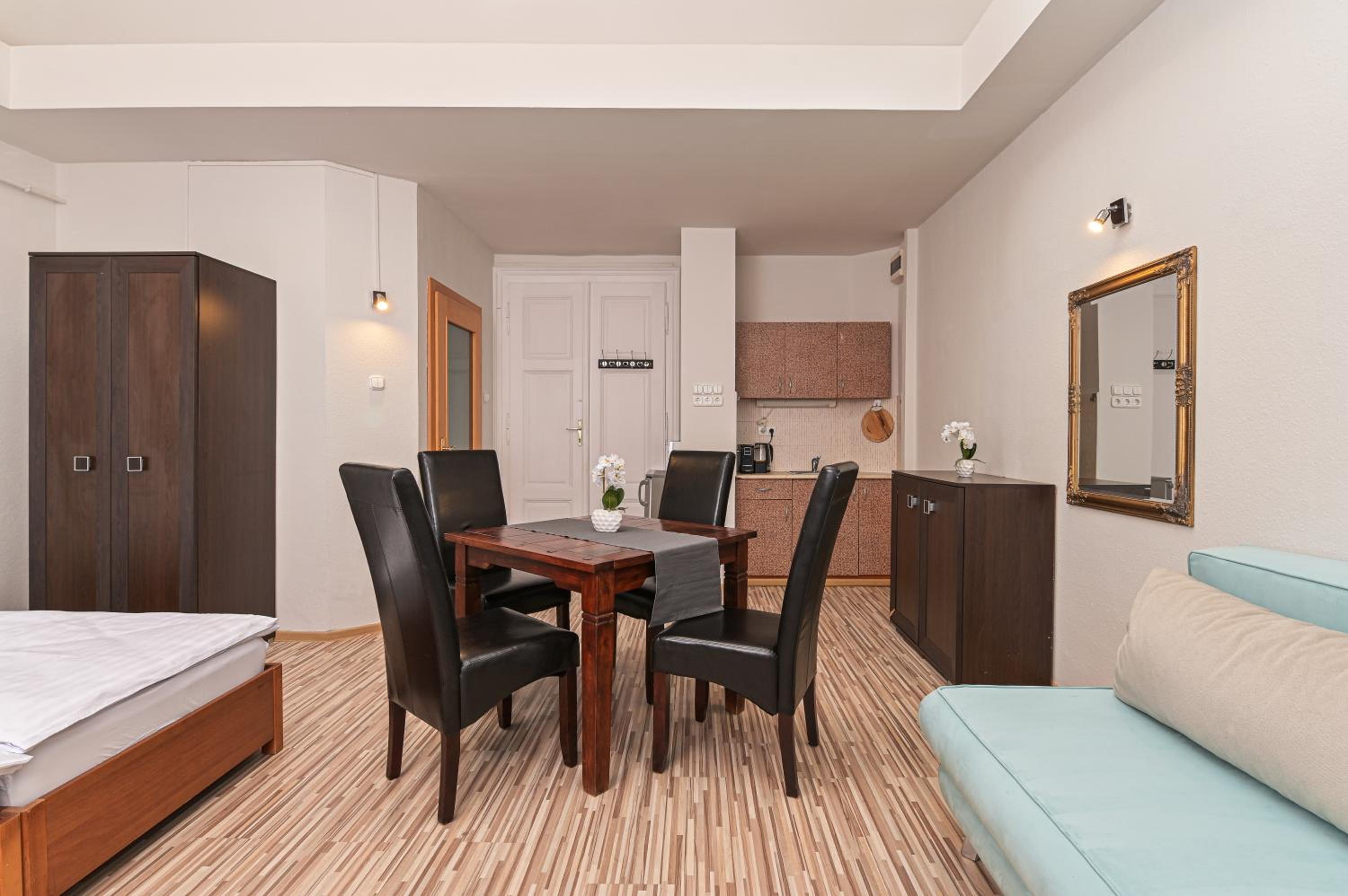 Világóra Apartman