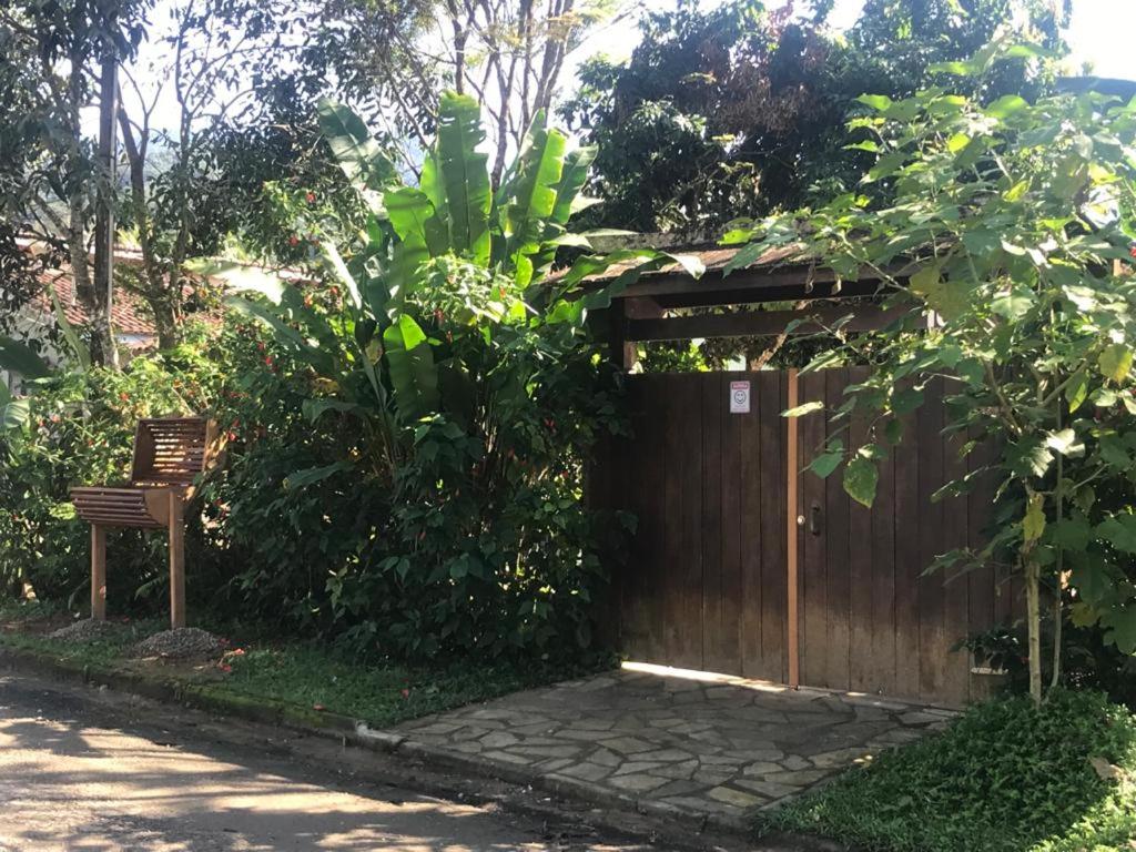Casa de praia com piscina e clima de montanha