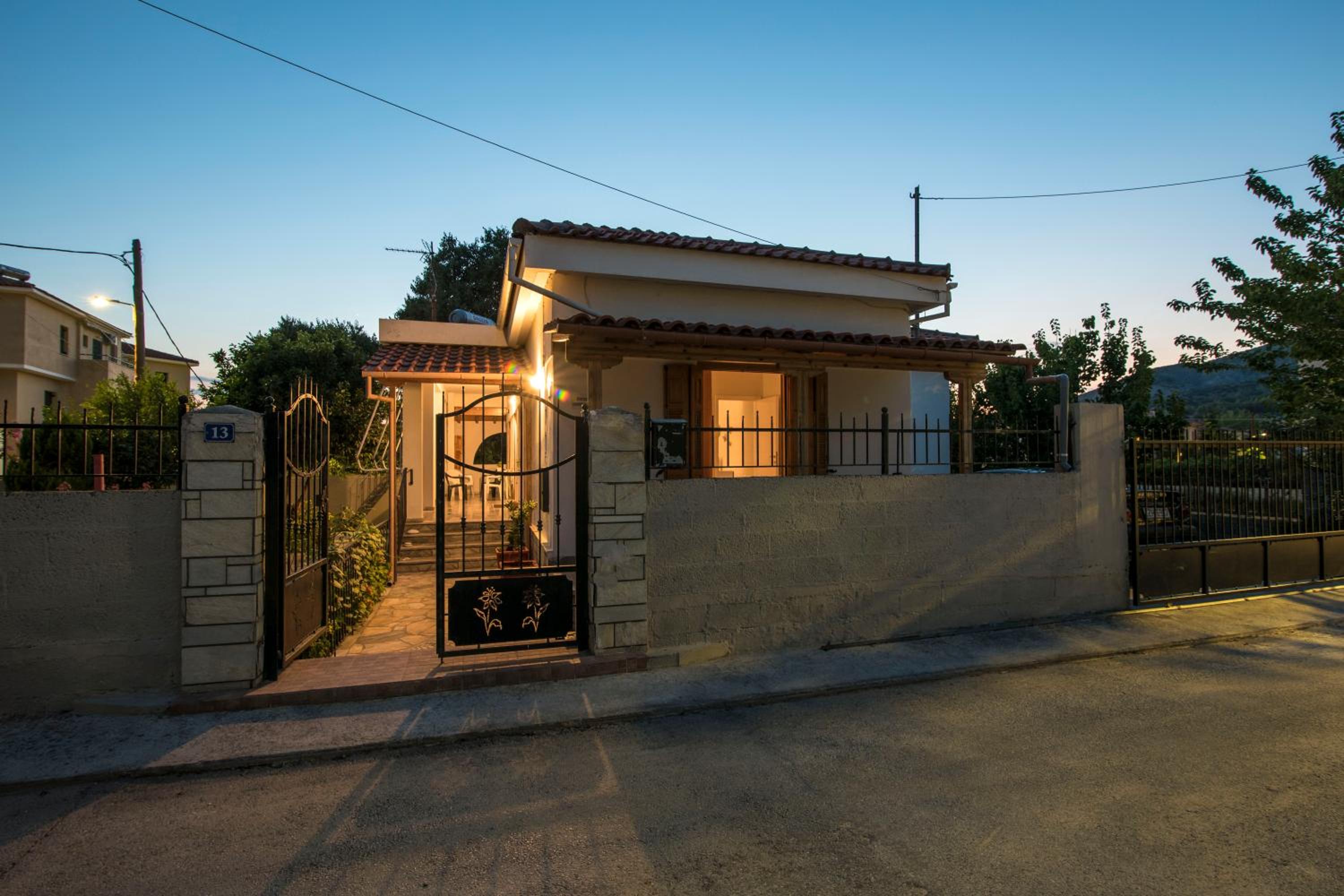 KERASIA'S COUNTRY HOUSE view 3