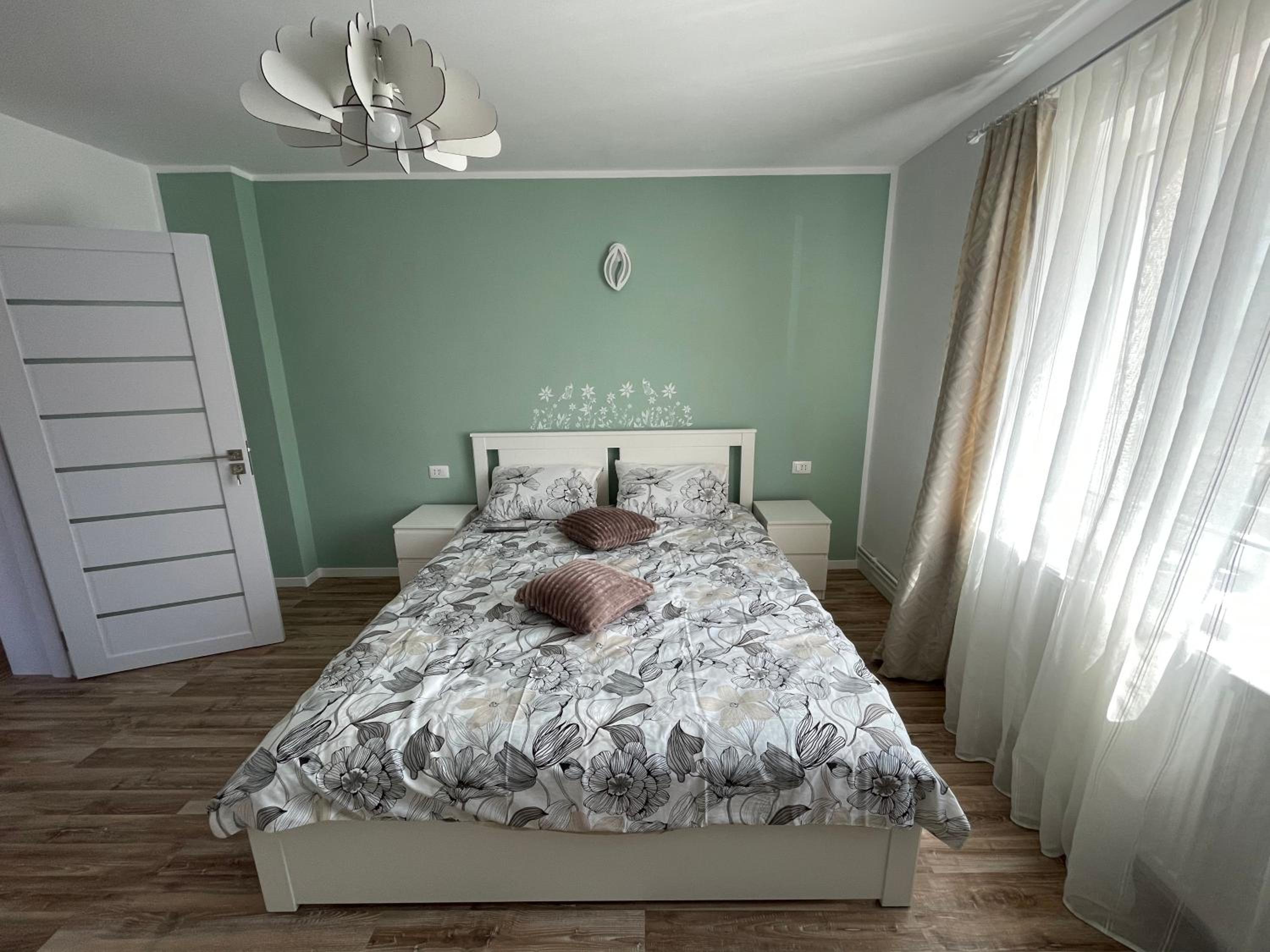 Photo 33