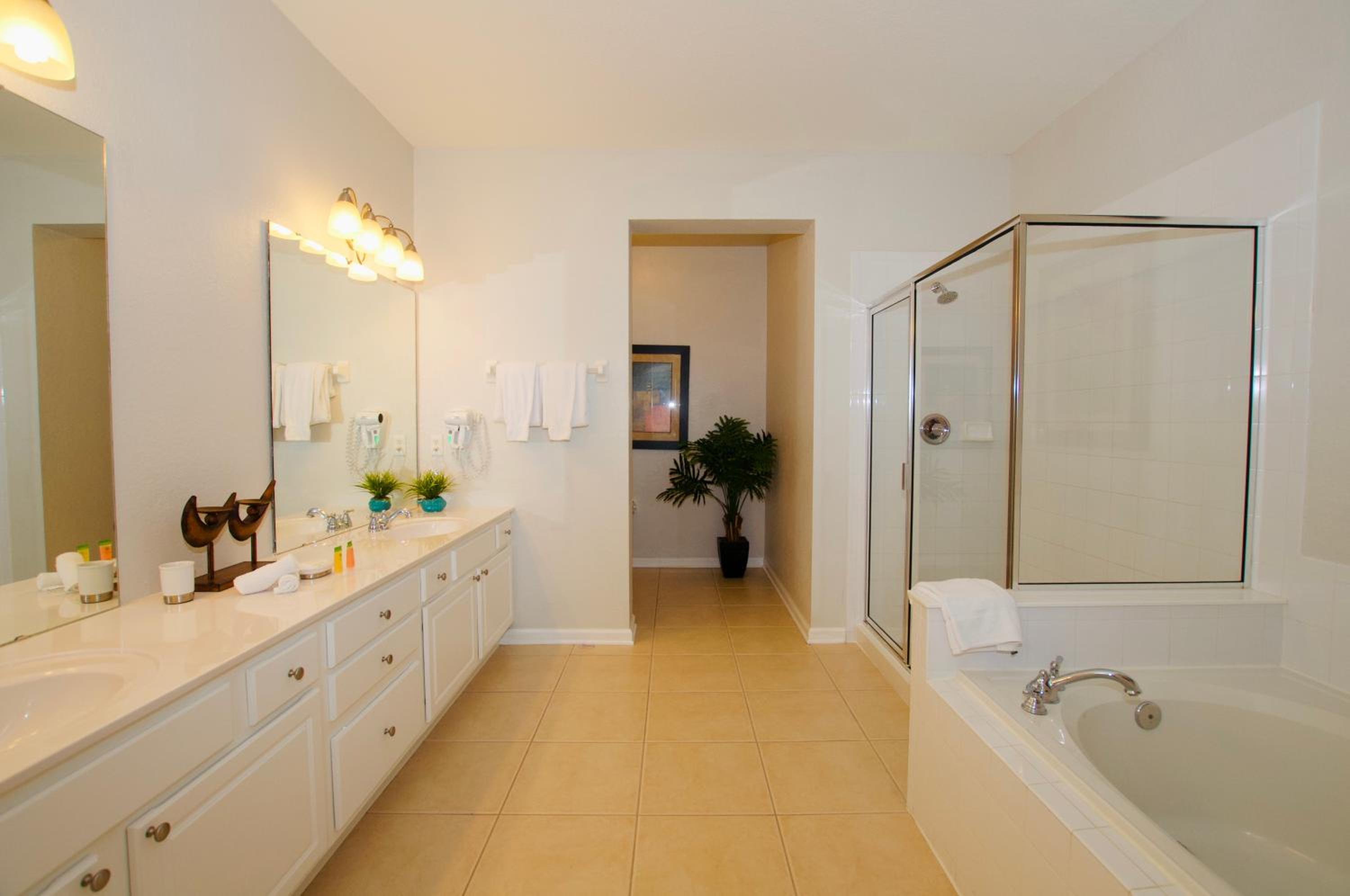 Vista Cay at Epic Universe - Luxury Lakeview 4 bedroom condo