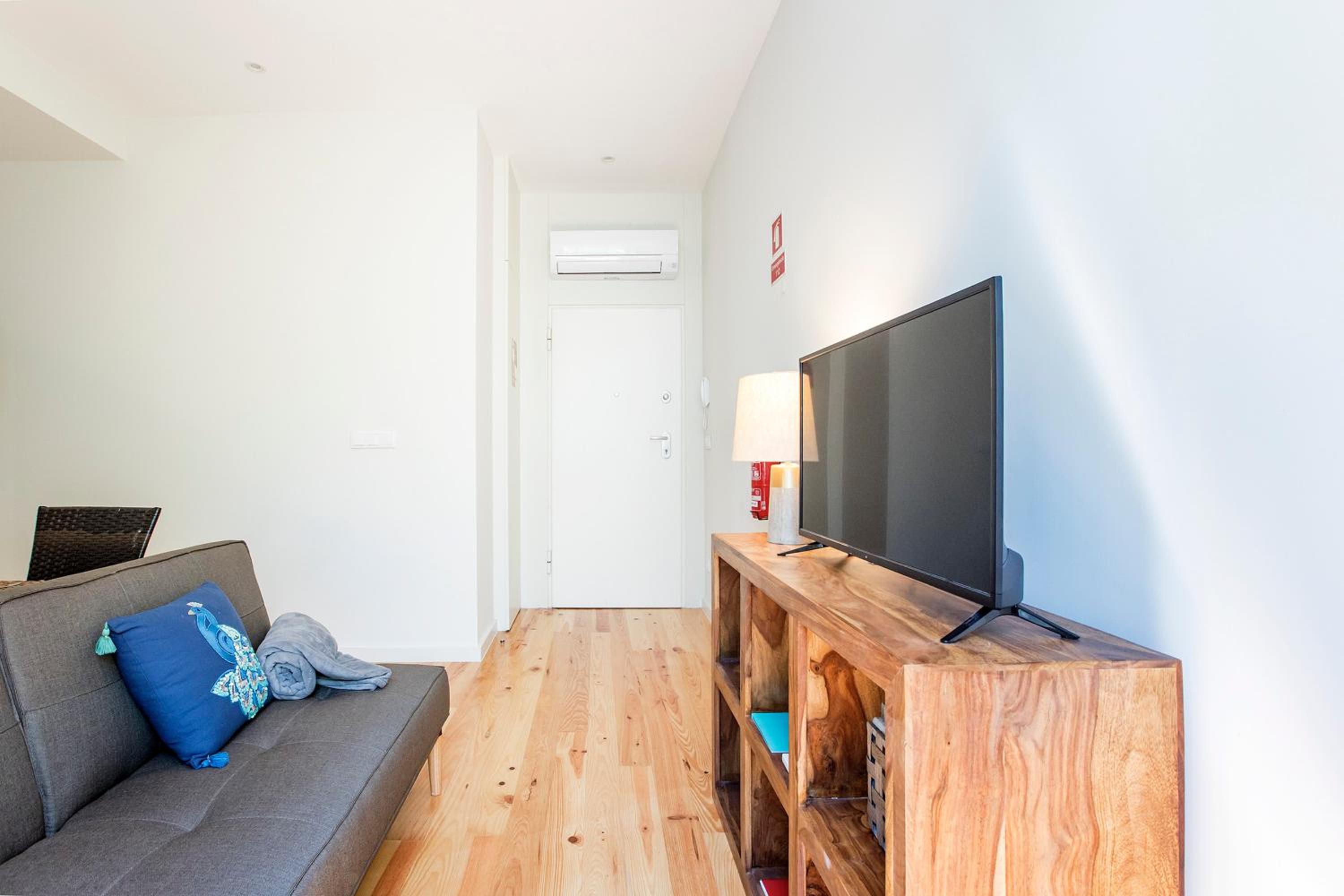 Central Studio with Pool & Patio by LovelyStay view 4