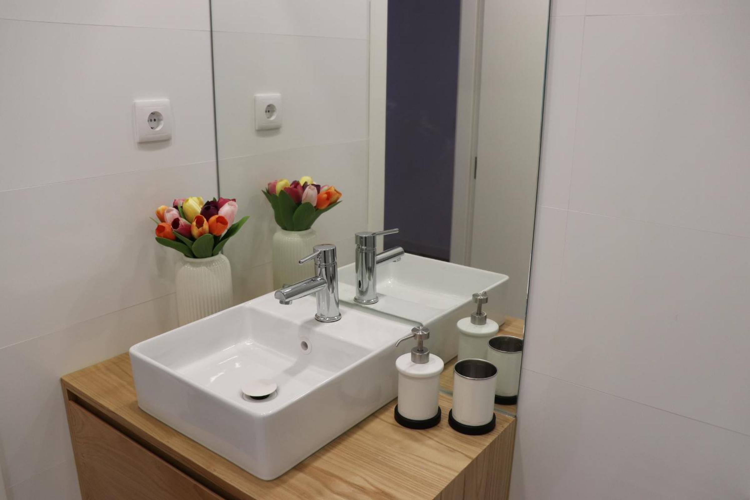3 Bedrooms Central Apartment with garage by Great&Cosy view 2
