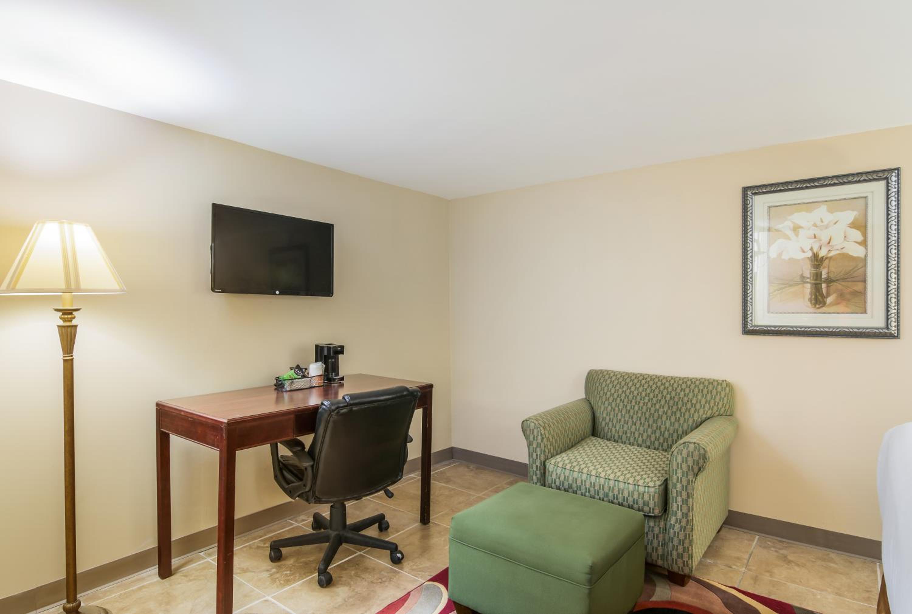 Rodeway Inn - Property Image 13