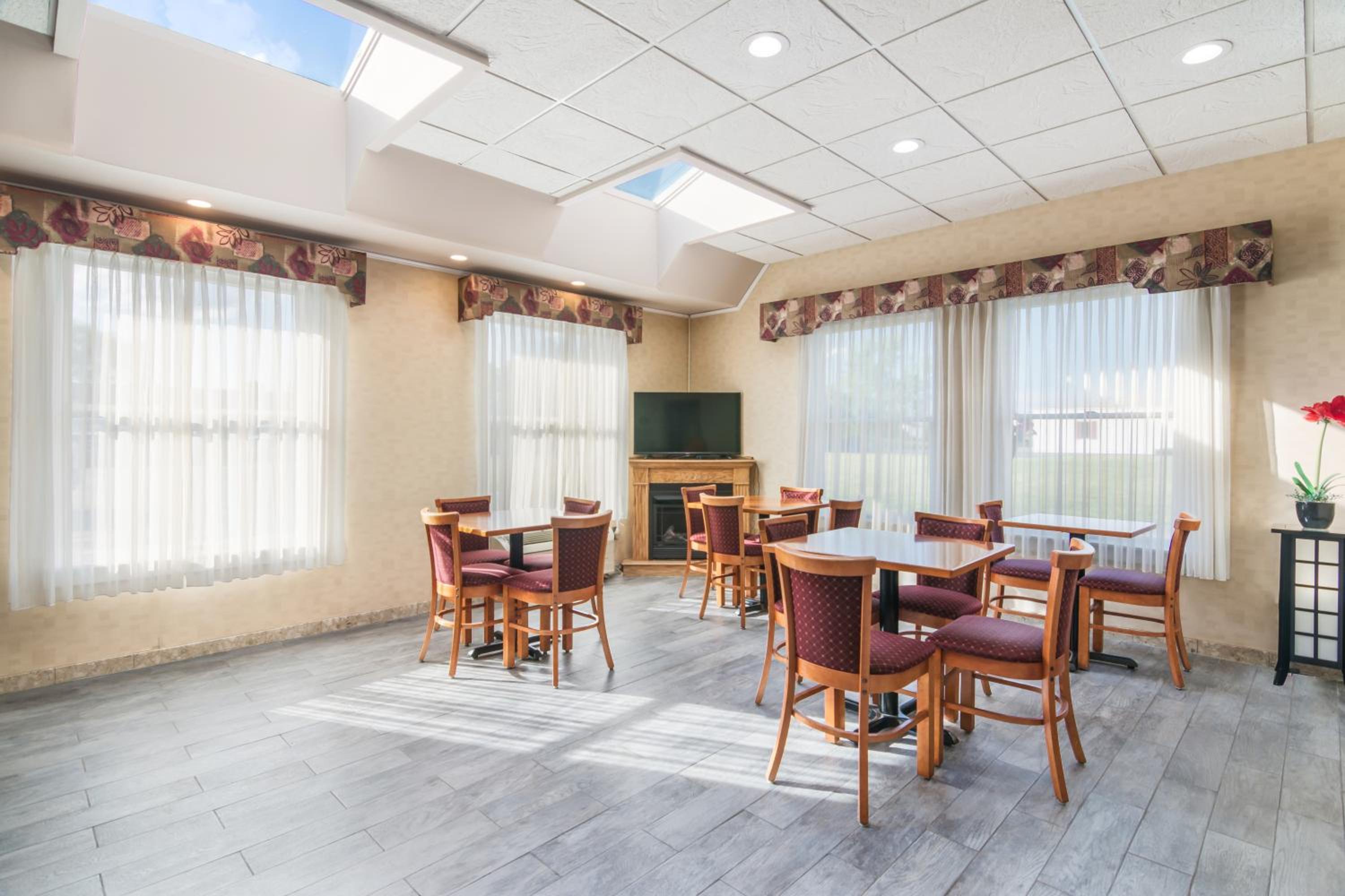 Rodeway Inn - Property Image 6