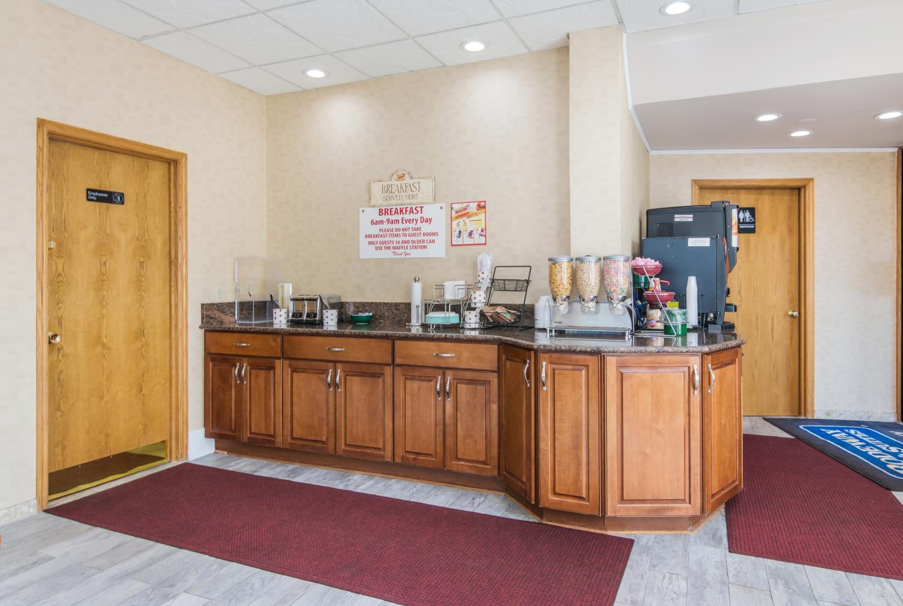 Rodeway Inn - Property Image 26