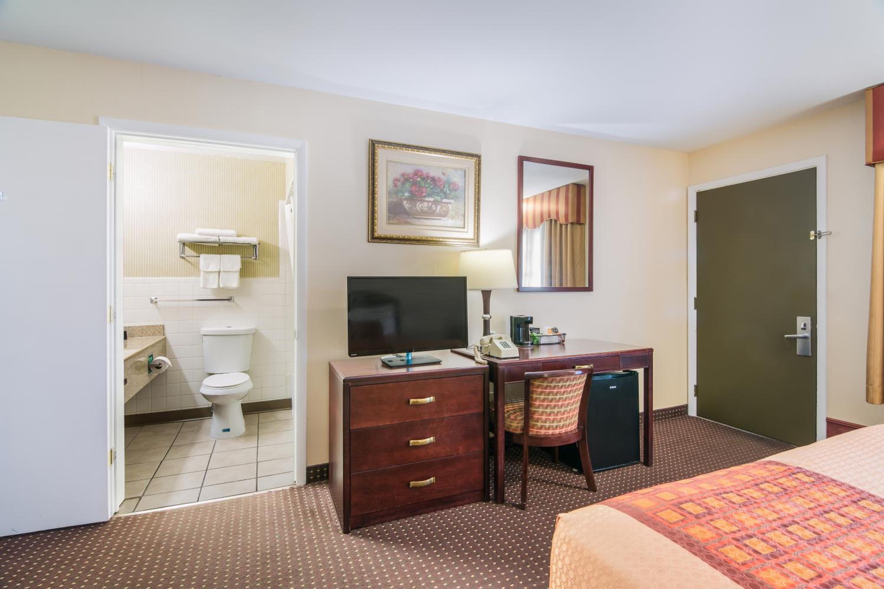 Rodeway Inn - Property Image 35