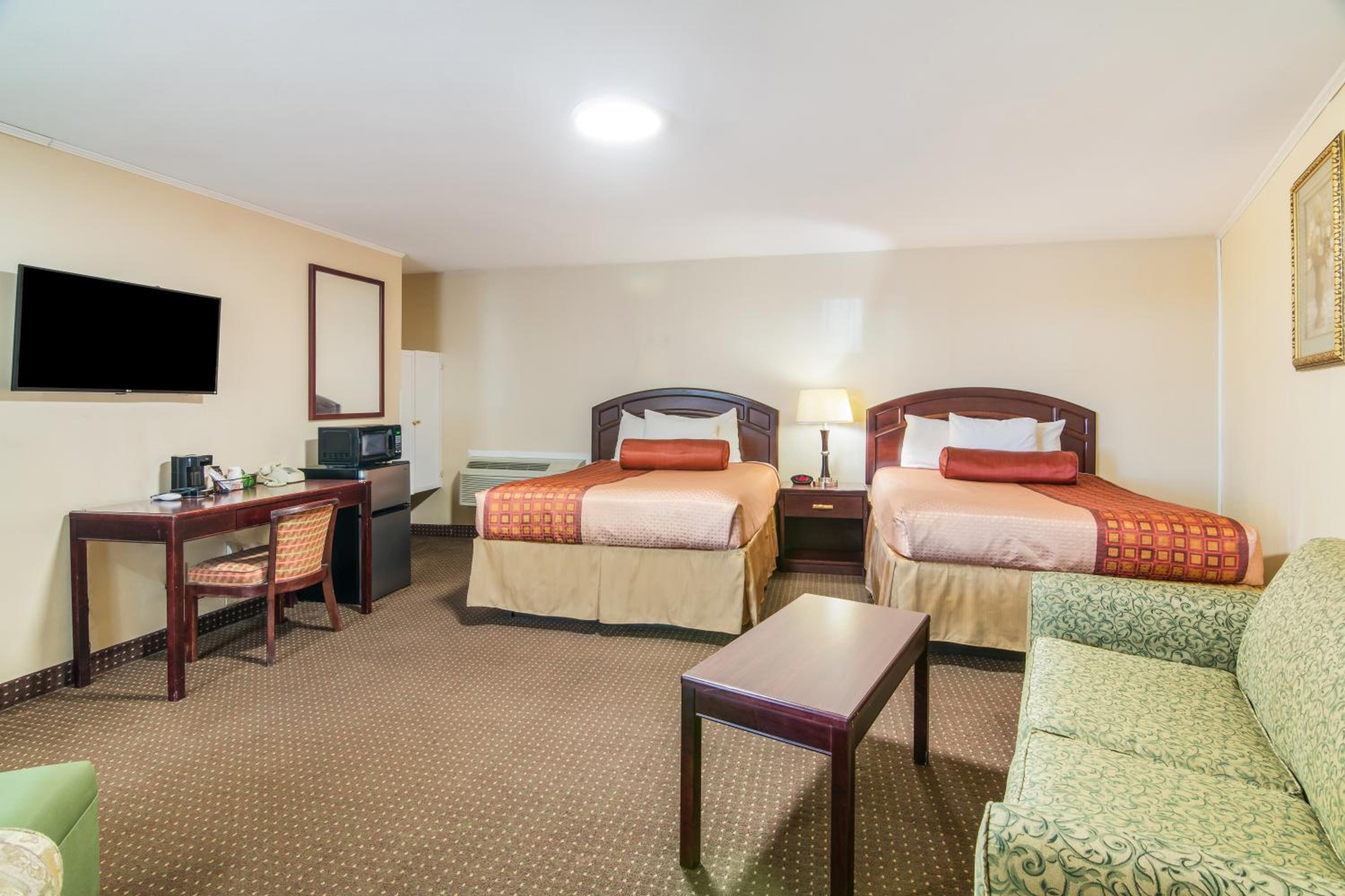 Rodeway Inn - Property Image 2