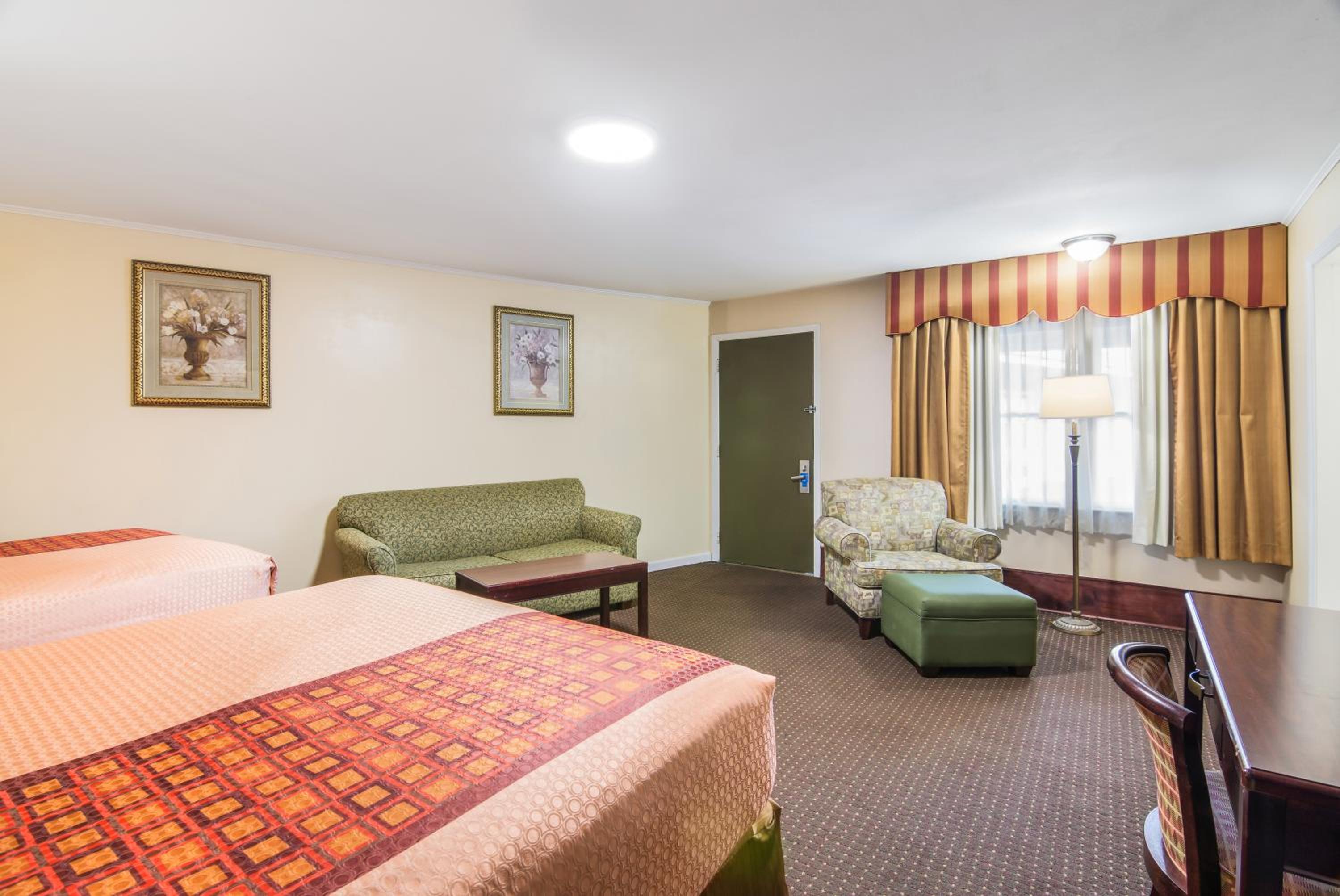 Rodeway Inn - Property Image 11