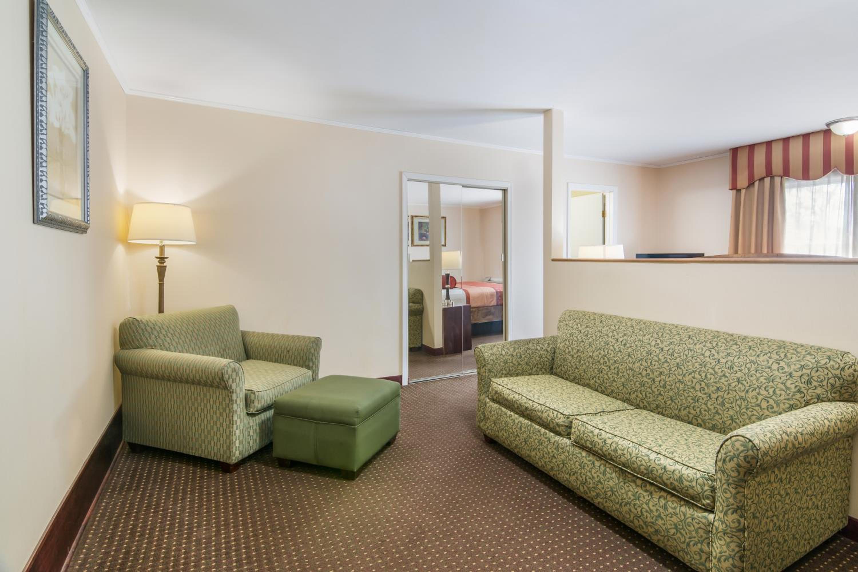 Rodeway Inn - Property Image 9