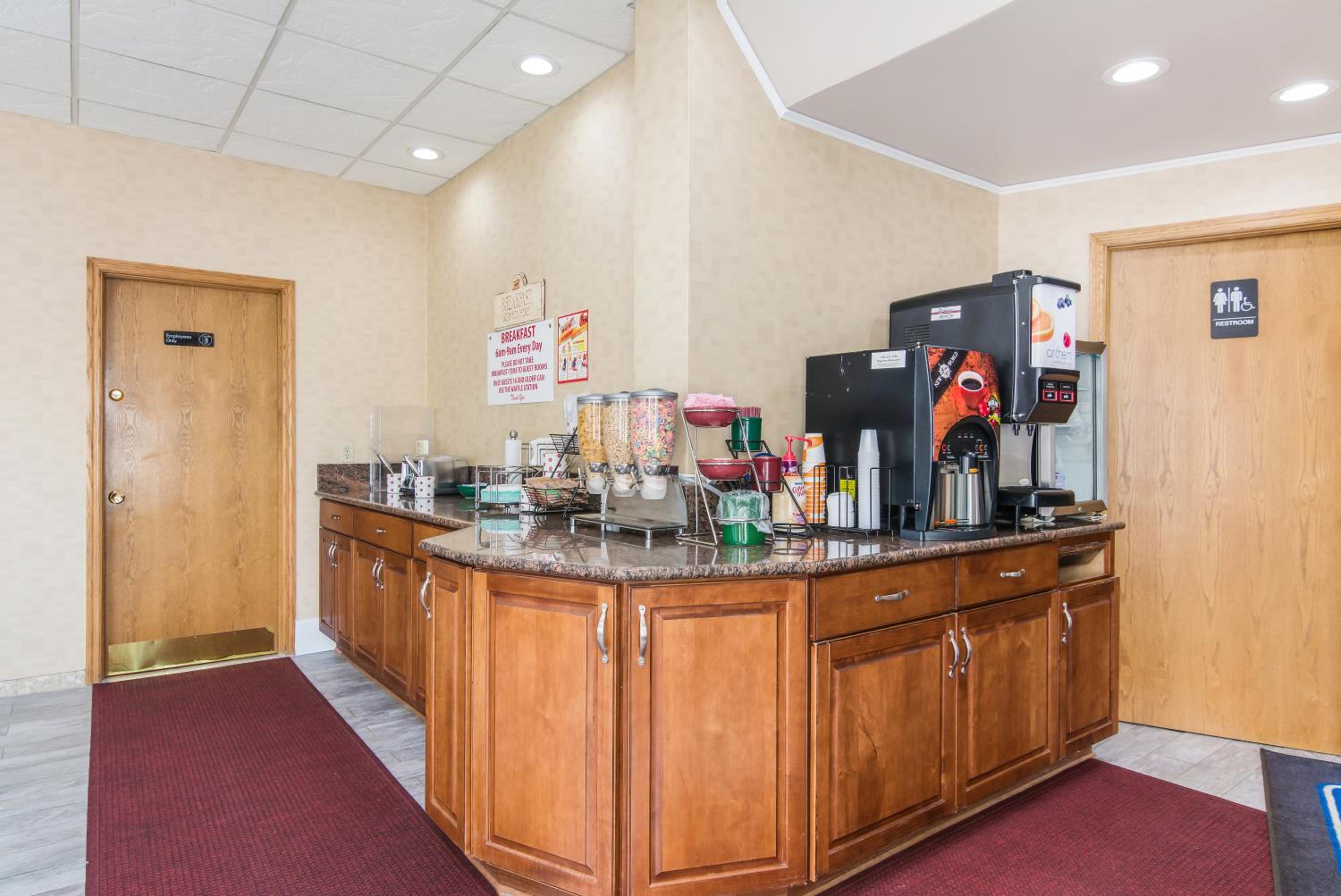 Rodeway Inn - Property Image 5