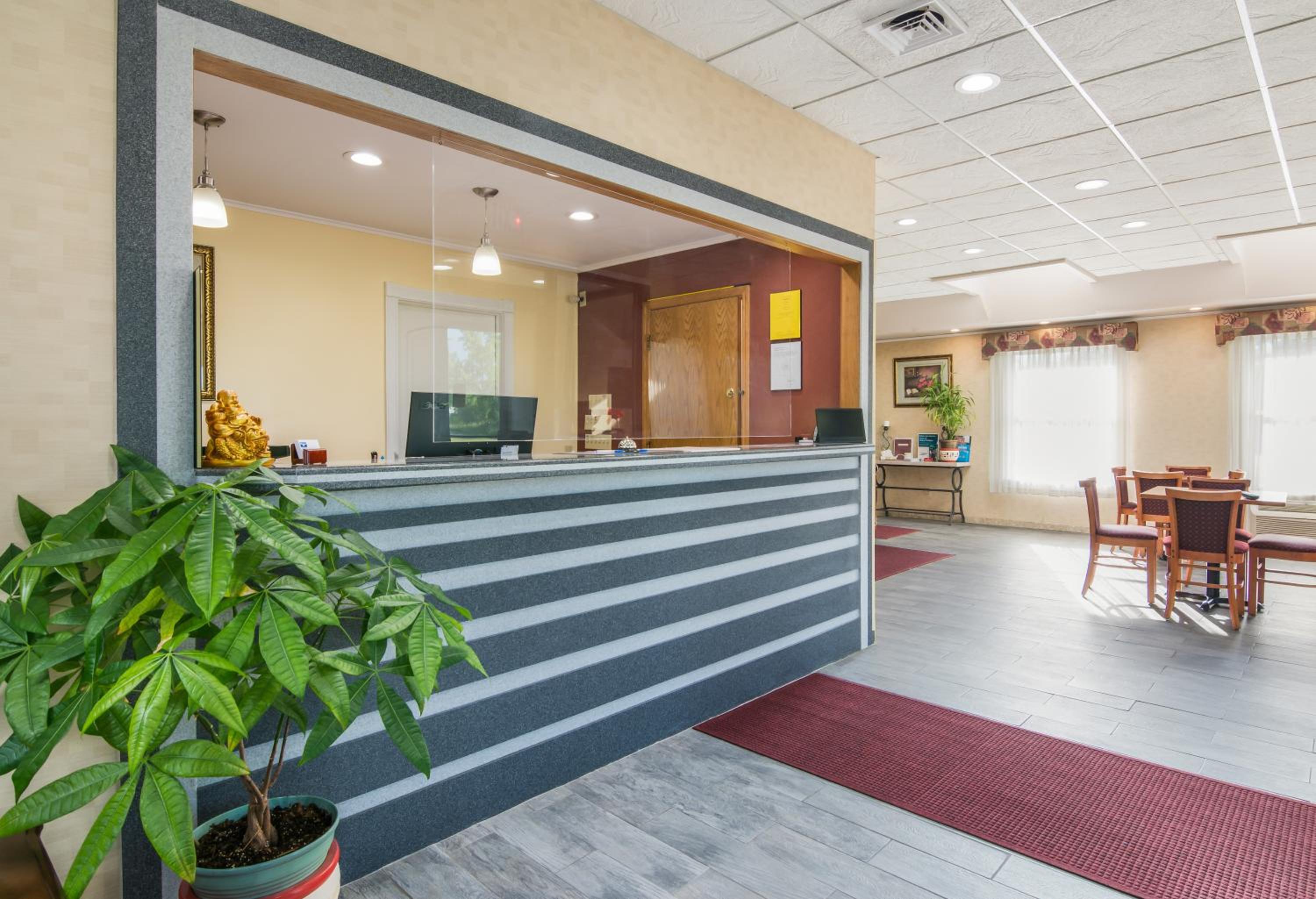 Rodeway Inn - Property Image 12