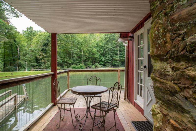 Pops Place · Pops Place on a Fishing Pond, Rustic, Cabin Experi
