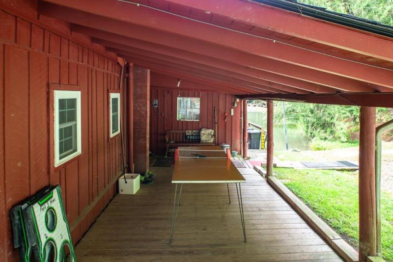 Pops Place · Pops Place on a Fishing Pond, Rustic, Cabin Experi