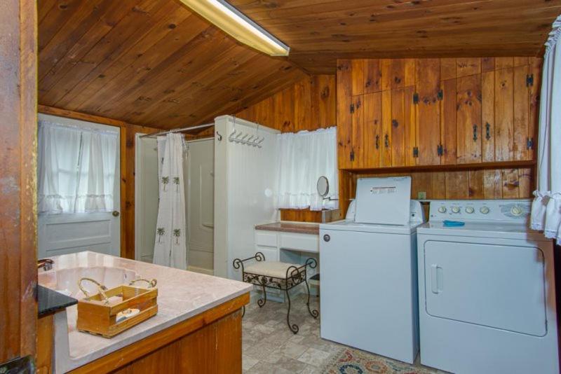 Pops Place · Pops Place on a Fishing Pond, Rustic, Cabin Experi