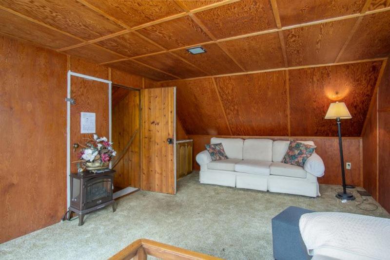 Pops Place · Pops Place on a Fishing Pond, Rustic, Cabin Experi