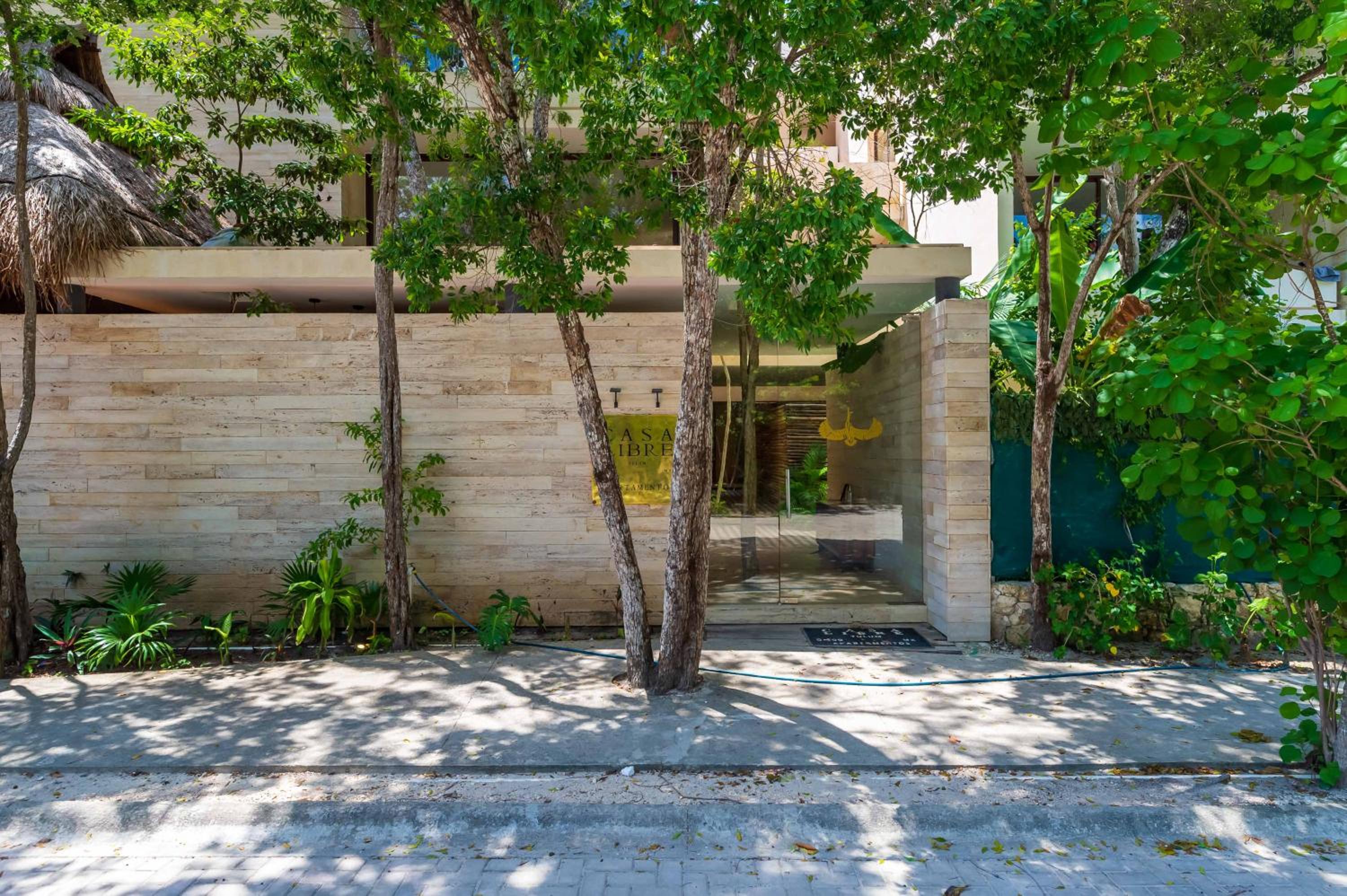 Hotel 205 Perfect Location 3 bedrooms Apartment - Image 1