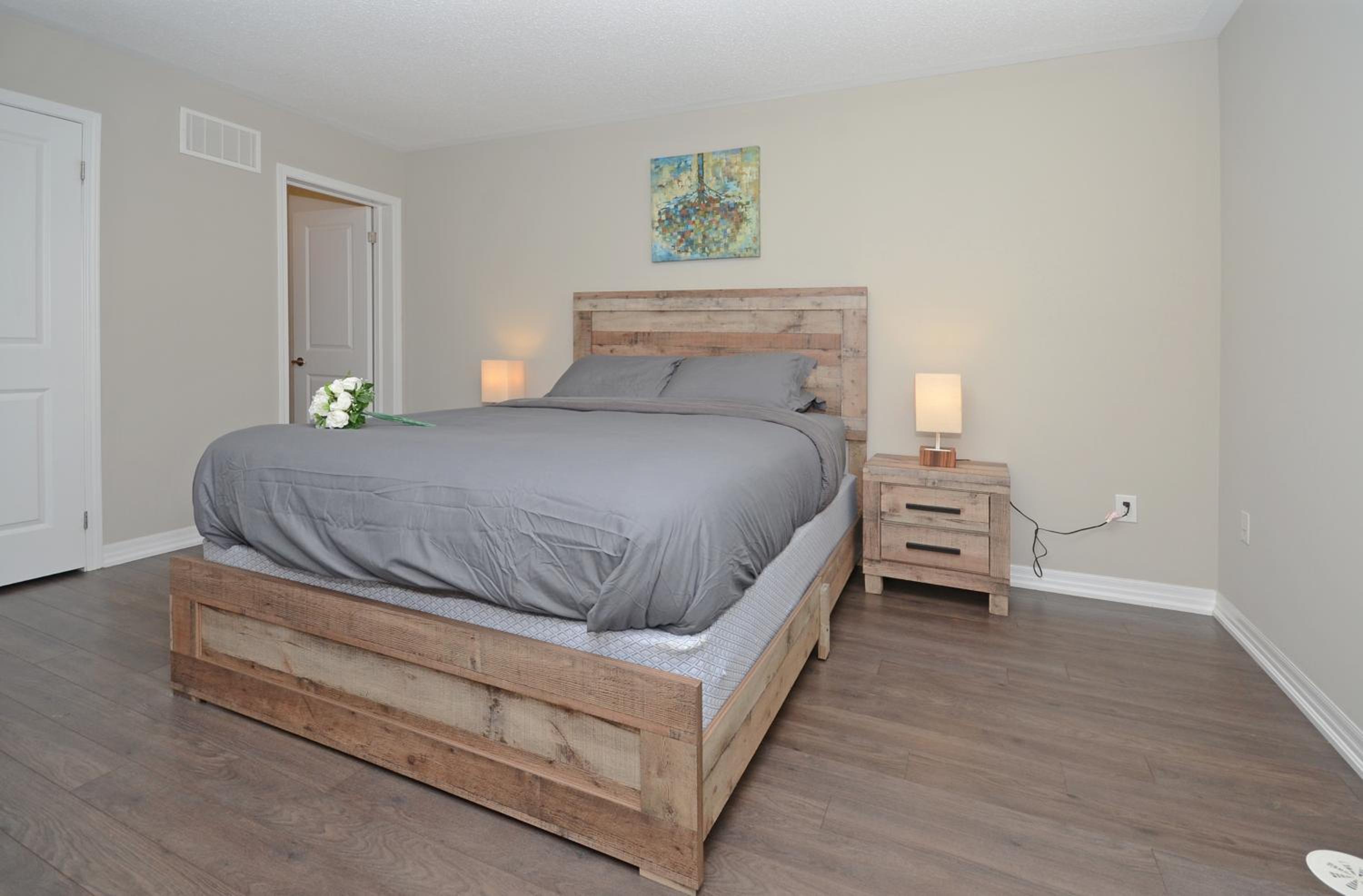 Royal Stays Townhome Collection - 3 Bedroom Townhome in Oakville - Property Image 24