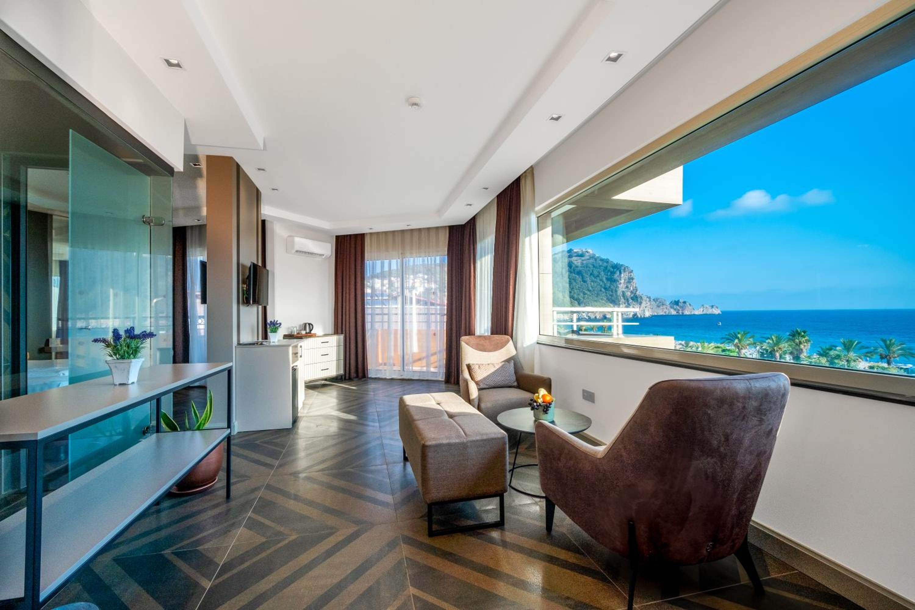 Riviera Hotel & Spa - Image 11