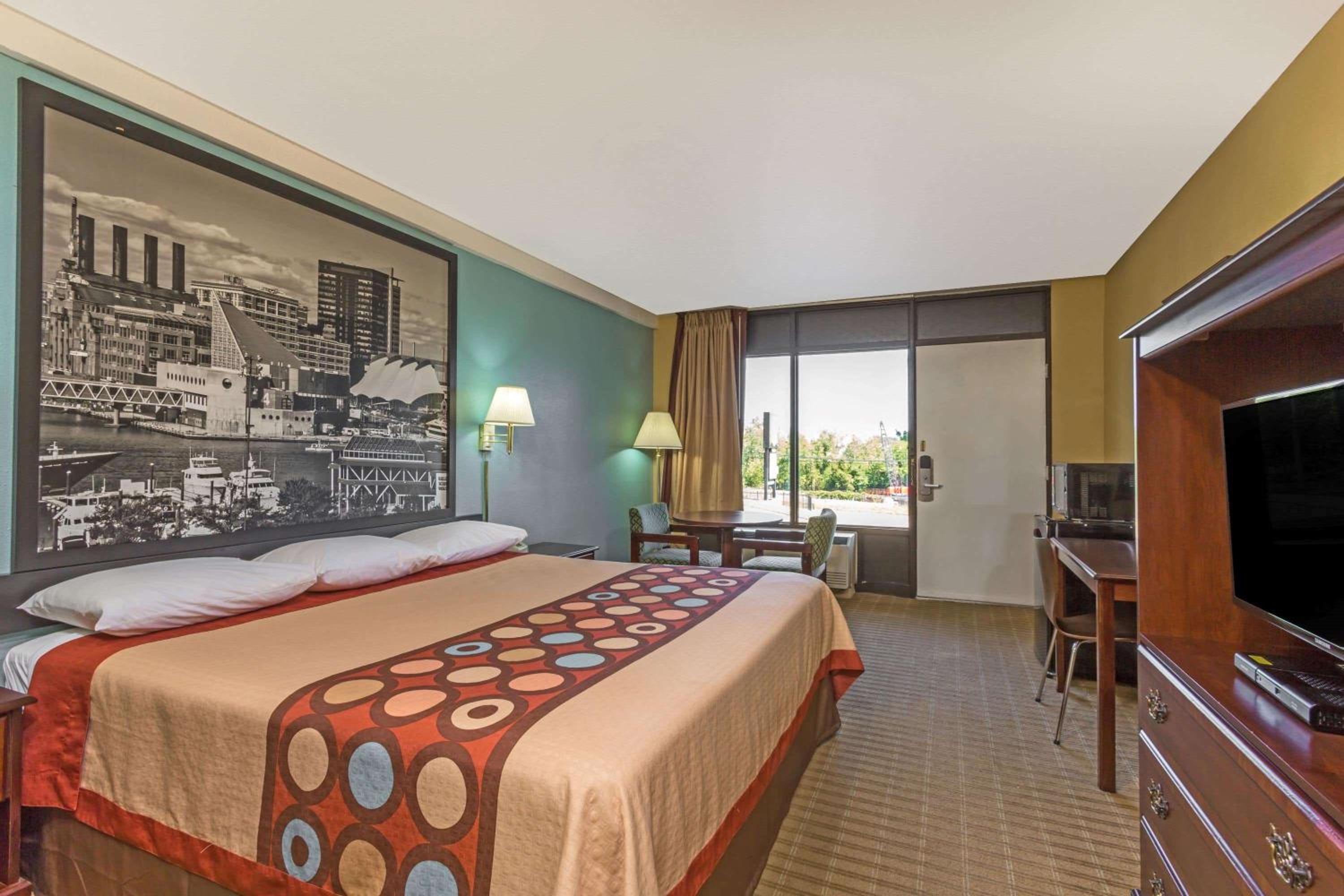 Jessup Vacations - Super 8 by Wyndham Jessup/Baltimore Area - Property Image 10